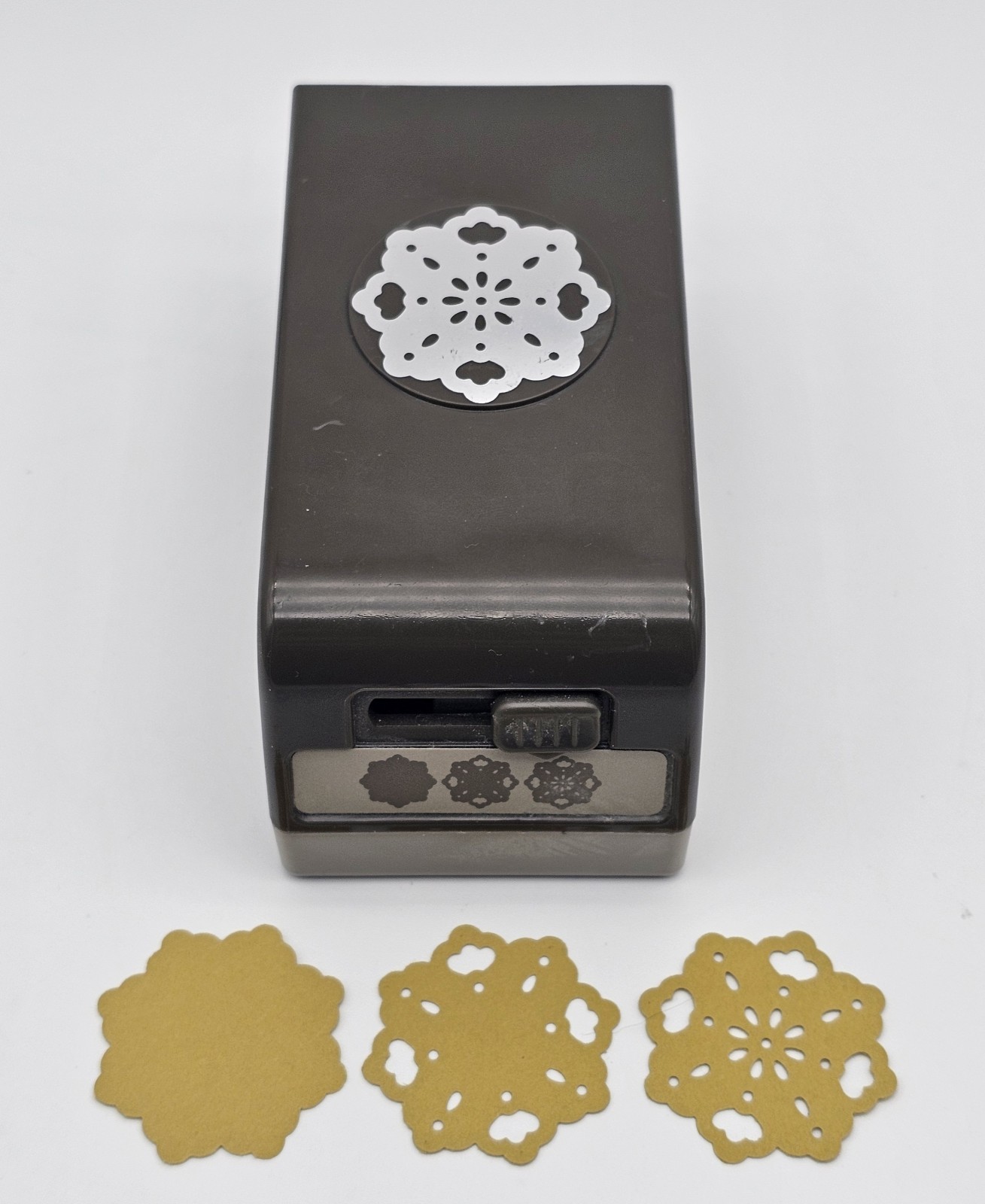 STAMPIN UP CRAFT 3 IN 1 DOILY SNOWFLAKE PAPER PUNCH SCAPBOOKING EX. COND