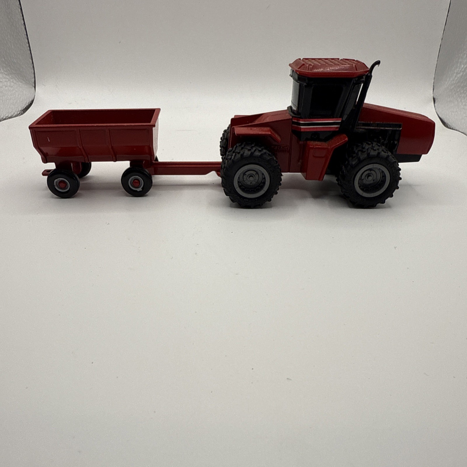 Ertl Case International 9250 4WD Tractor DIE-CAST COLLECTIBLE W/ Wagon