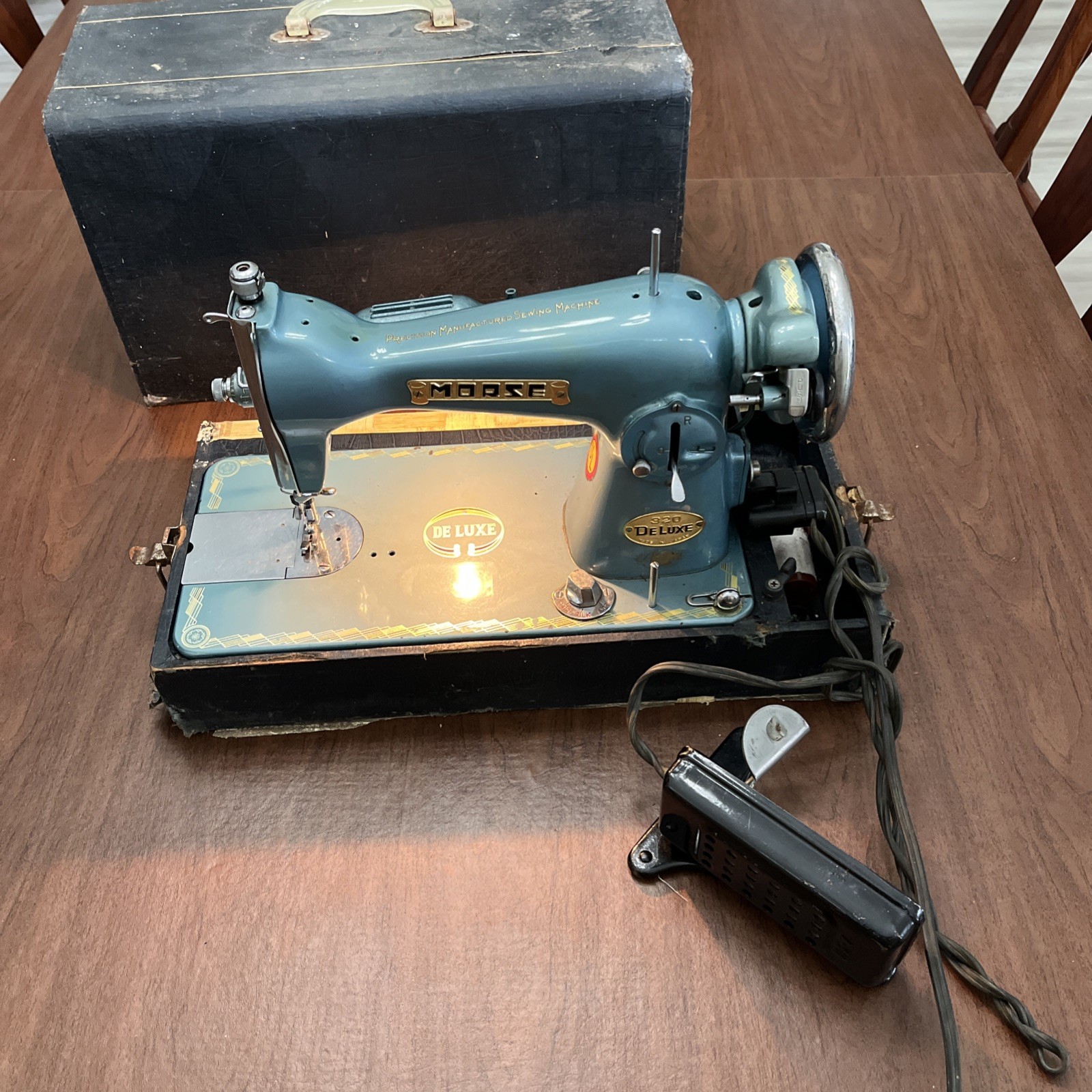 Morse De Luxe Precision Zigzag Sewing Machine 320 Metallic Blue Vintage Runs