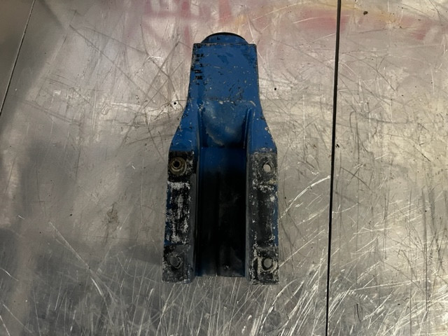 KENWORTH SUPPORT-CAB FRONT K235-1348
