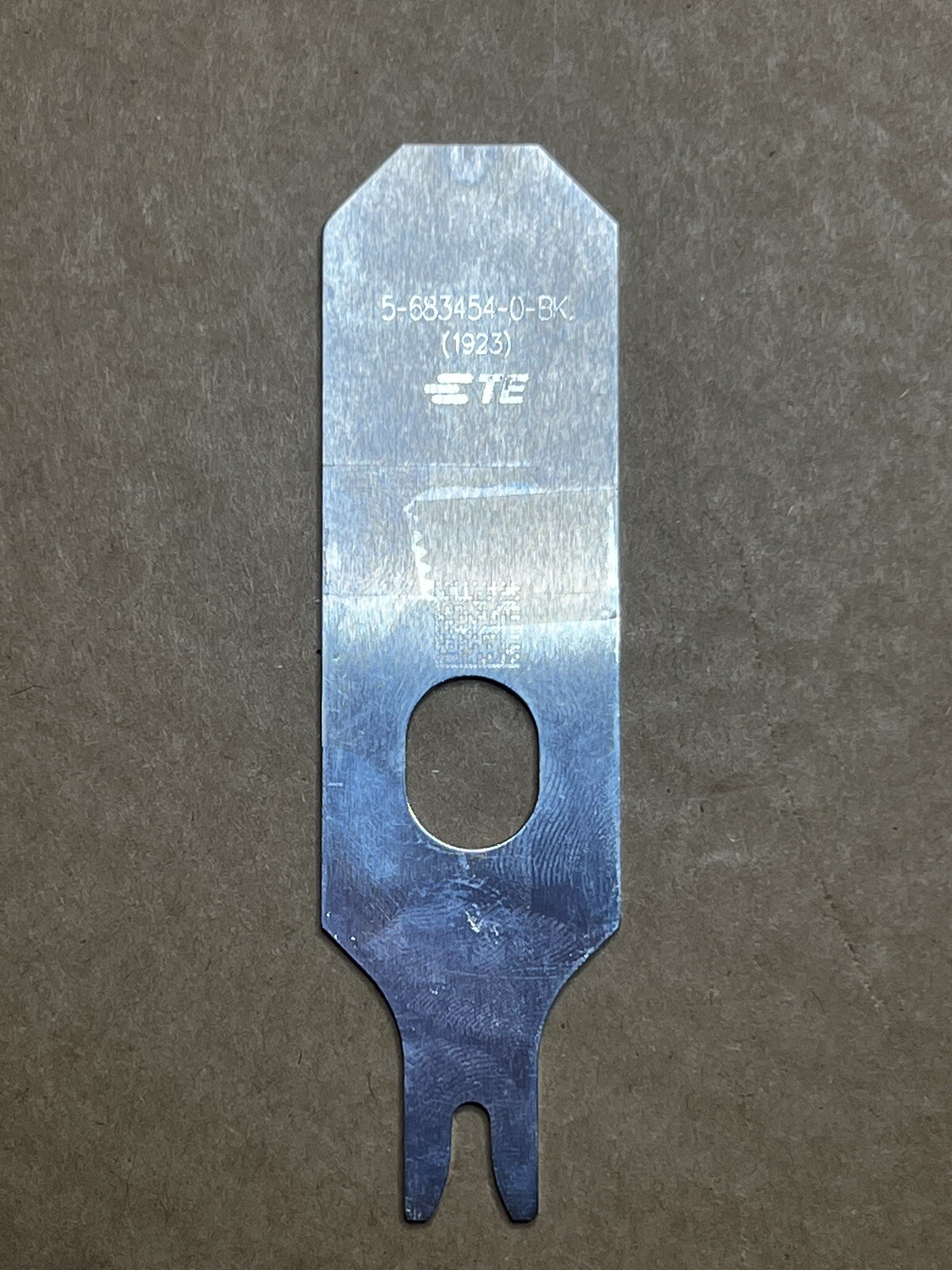 TE Connectivity 5-683454-0 Crimping Tool