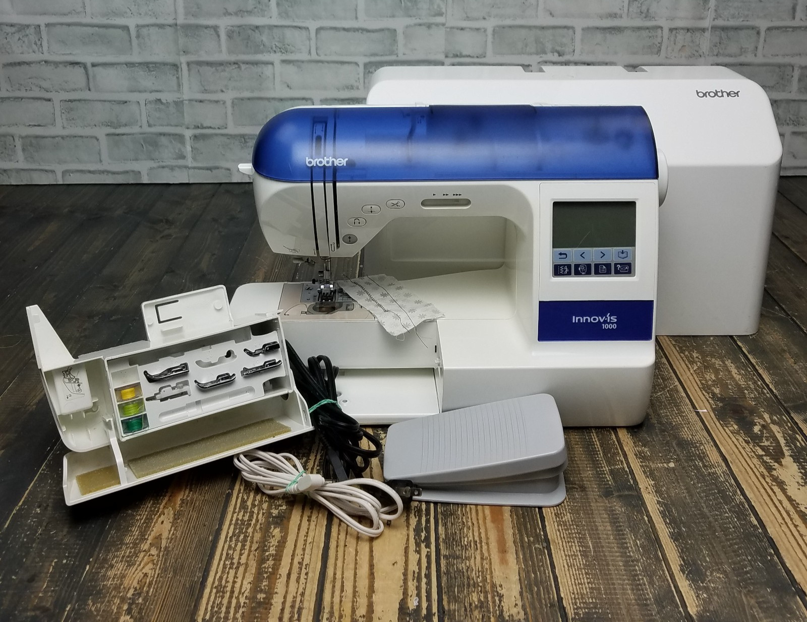 Brother Innovis 1000 Sewing Embroidery Machine **TESTED & WORKING SEE VIDEO**