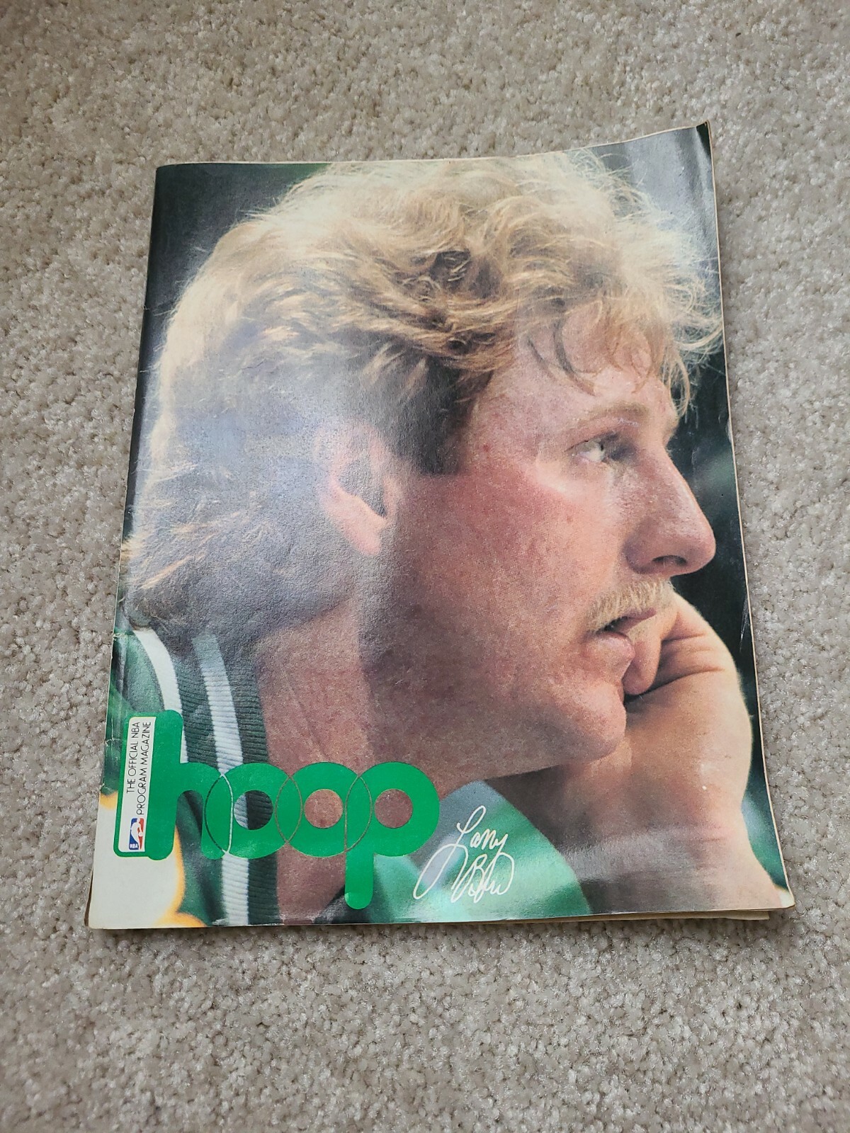 Vintage 1984 Official NBA program Magazine. Larry Bird. K987