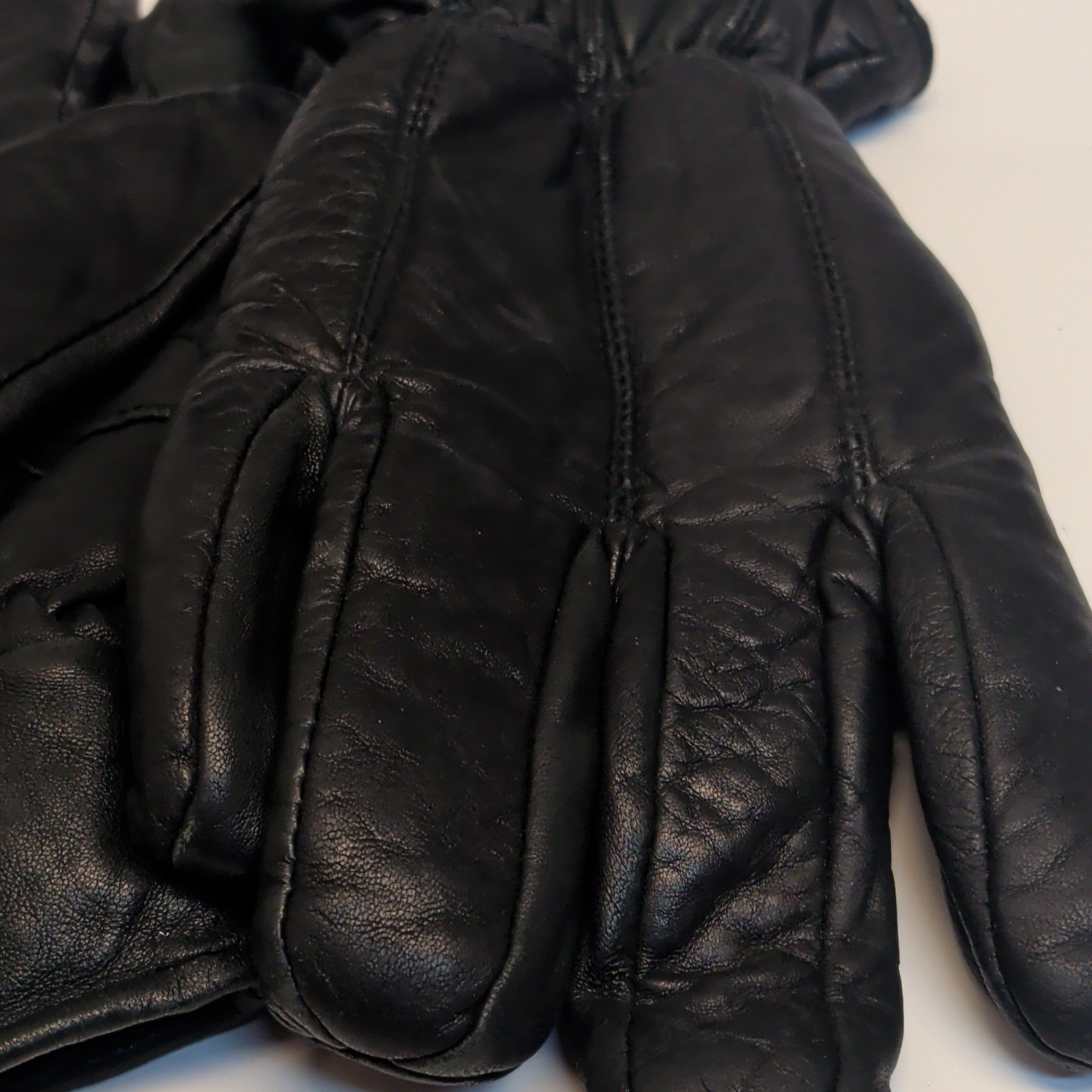 Hands On Men's Black Leather Wrist-Length Gloves Solid Pattern One Size