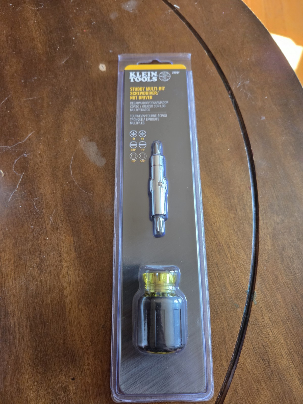 Klein Tools 32561 Multi-Bit Screwdriver/Nut Driver, 6-in-1 Stubby Screwdriver