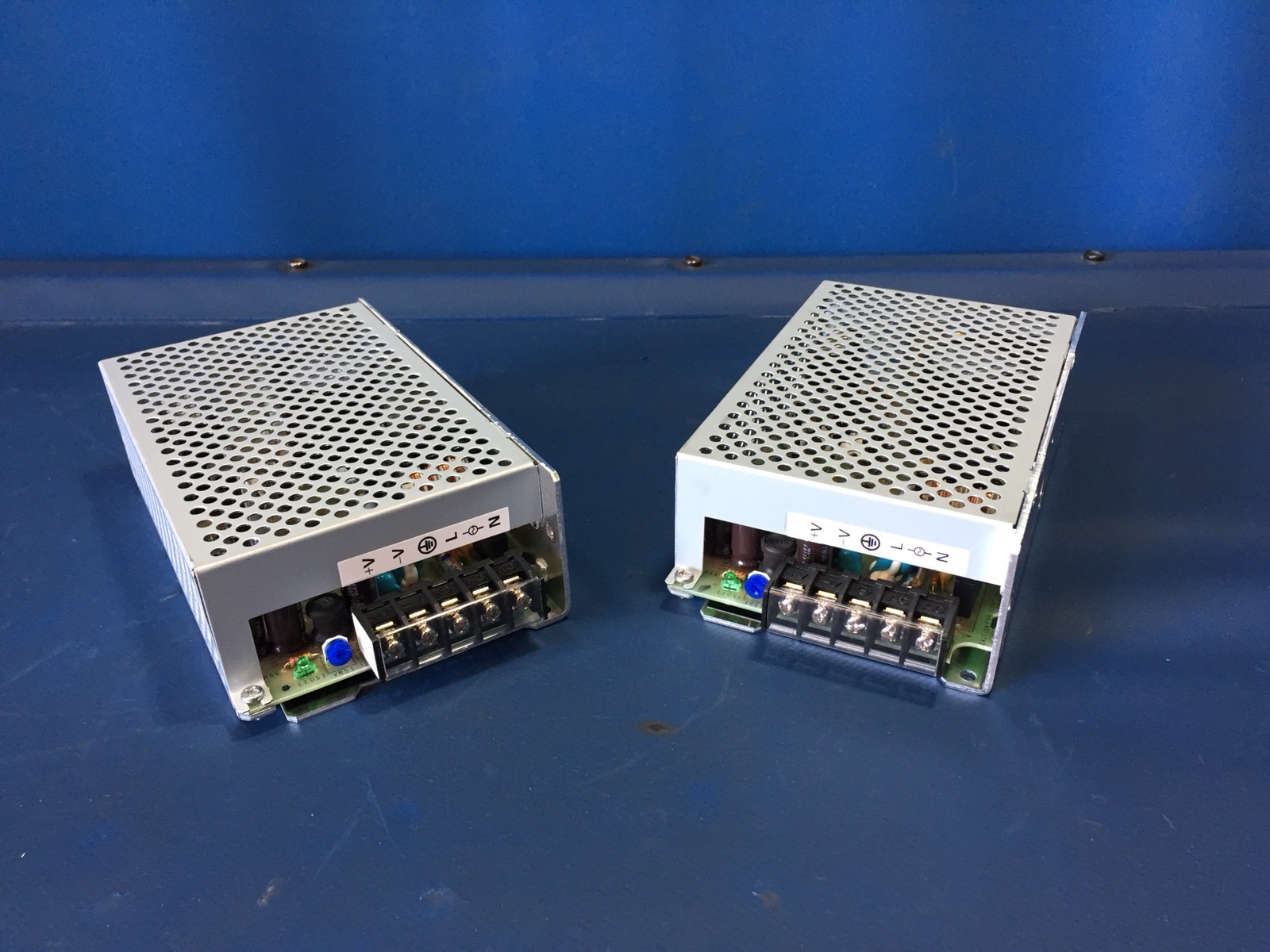2 OMRON S82J-10024D POWER SUPPLIES AC100-240V 4.5A