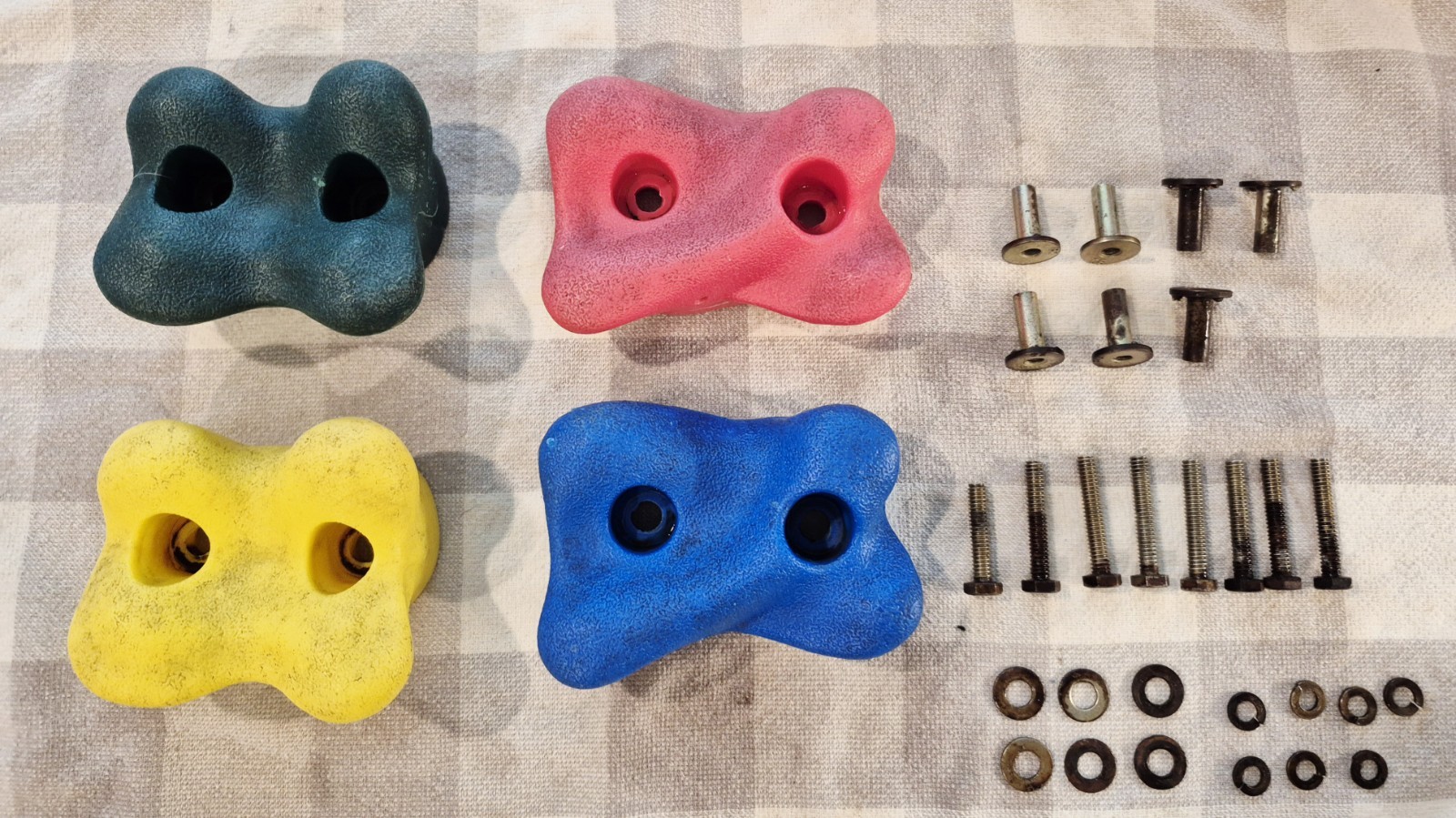 Plastic Climbing Bouldering Rock Hand Holds With Mounting Screws And Washers