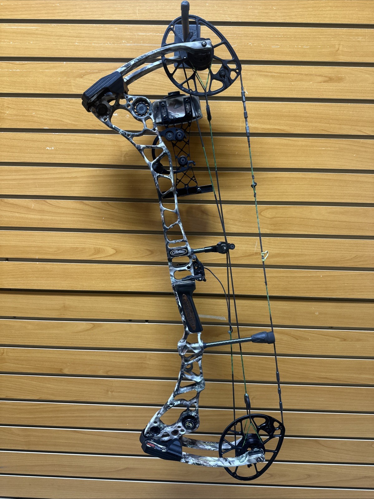 LOADED Mathews Halon 6 / 32 Compound Bow - RH - 70# Max - CC2 Letter D Installed