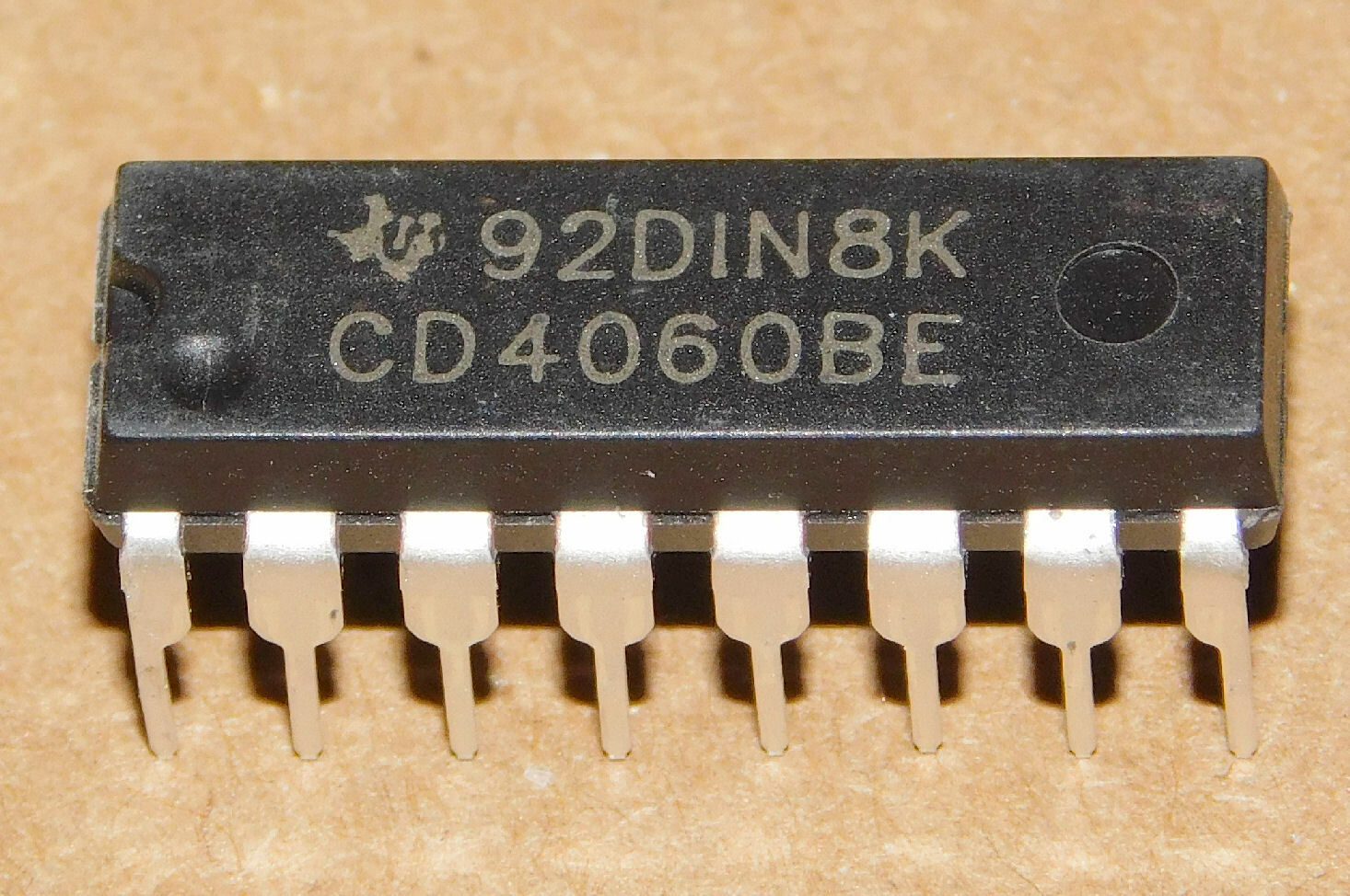 10 Pcs CD4060 CD4060BE - Binary Counter/Divider IC ~ USA Shipping w/Tracking
