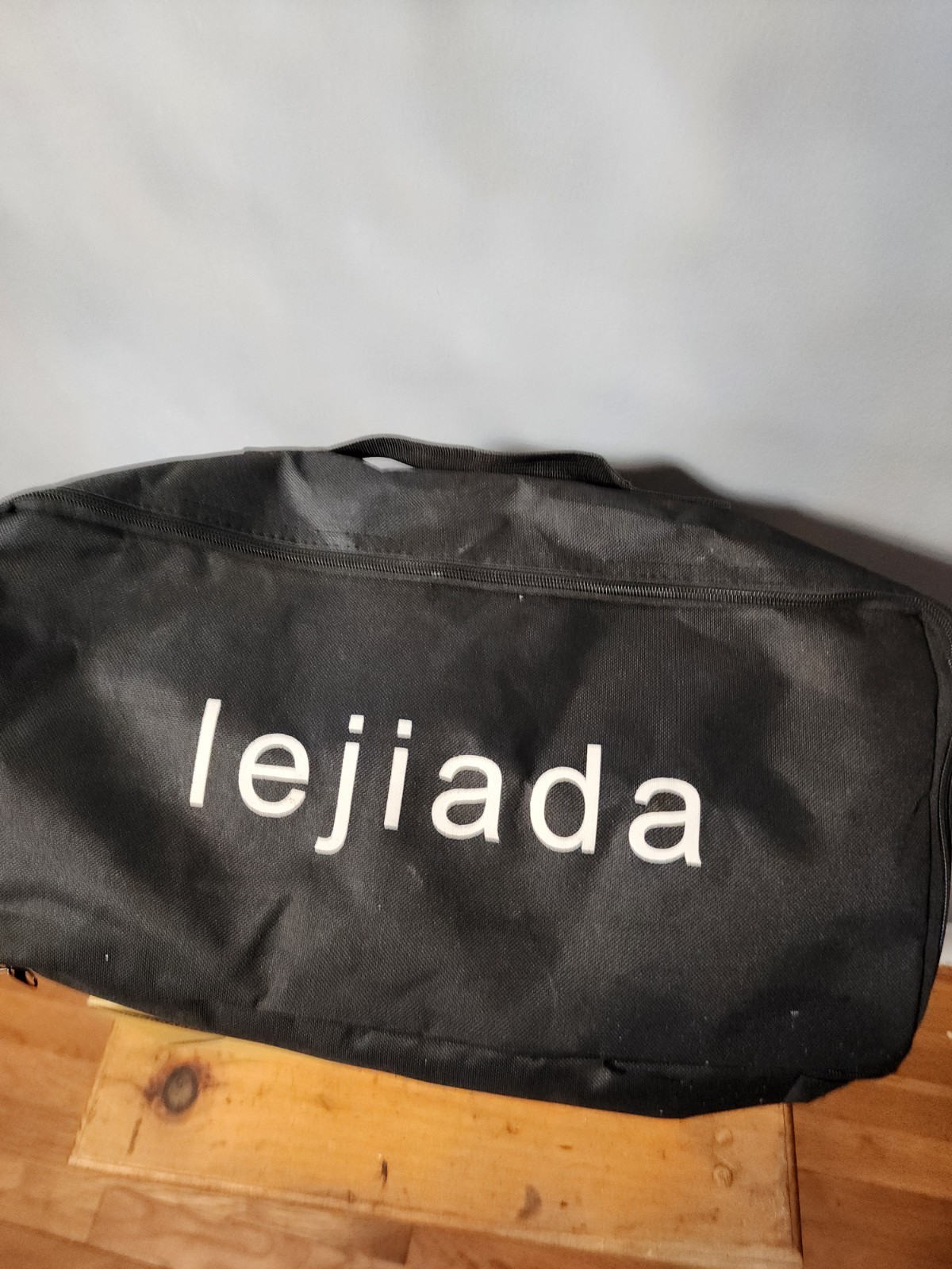 lejiada Portable 84 in Projection Screen with Stand 16:9 Black/White
