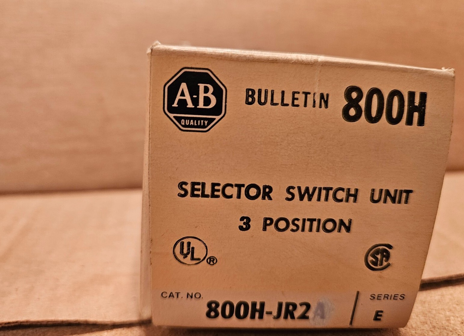 NEW, Allen-Bradley 800H-JR2 Series E, 3 Position Selector Switch