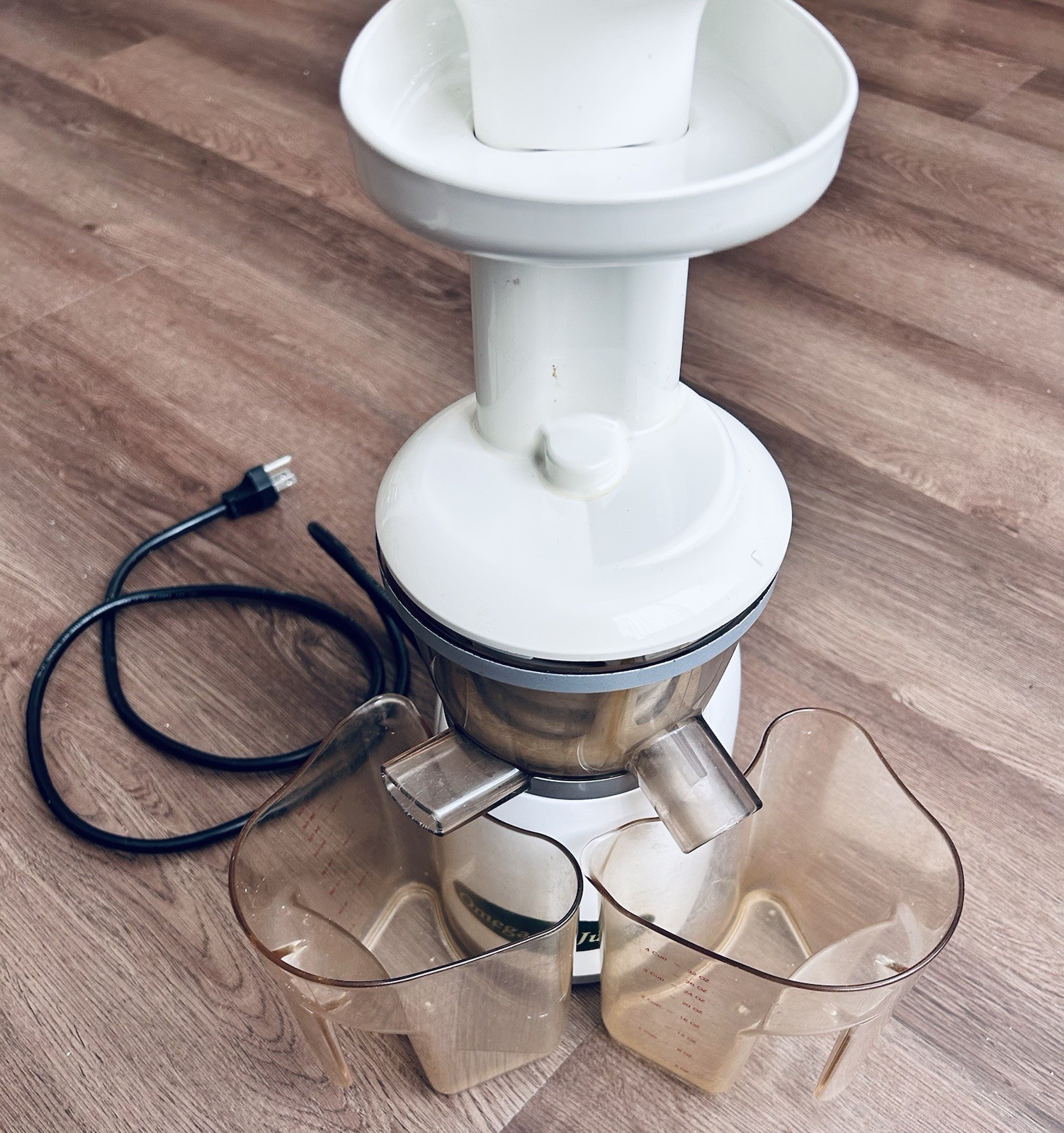 Omega VRT330 Dual-Stage Vertical Single-Auger Low Speed Juicer Pre Owned