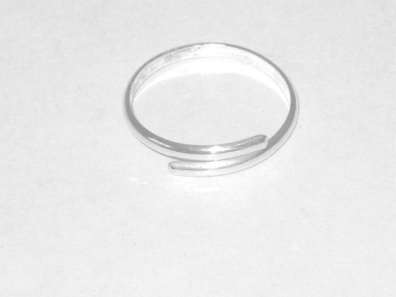 Handcrafted Gold or Silver criss-cross toe ring