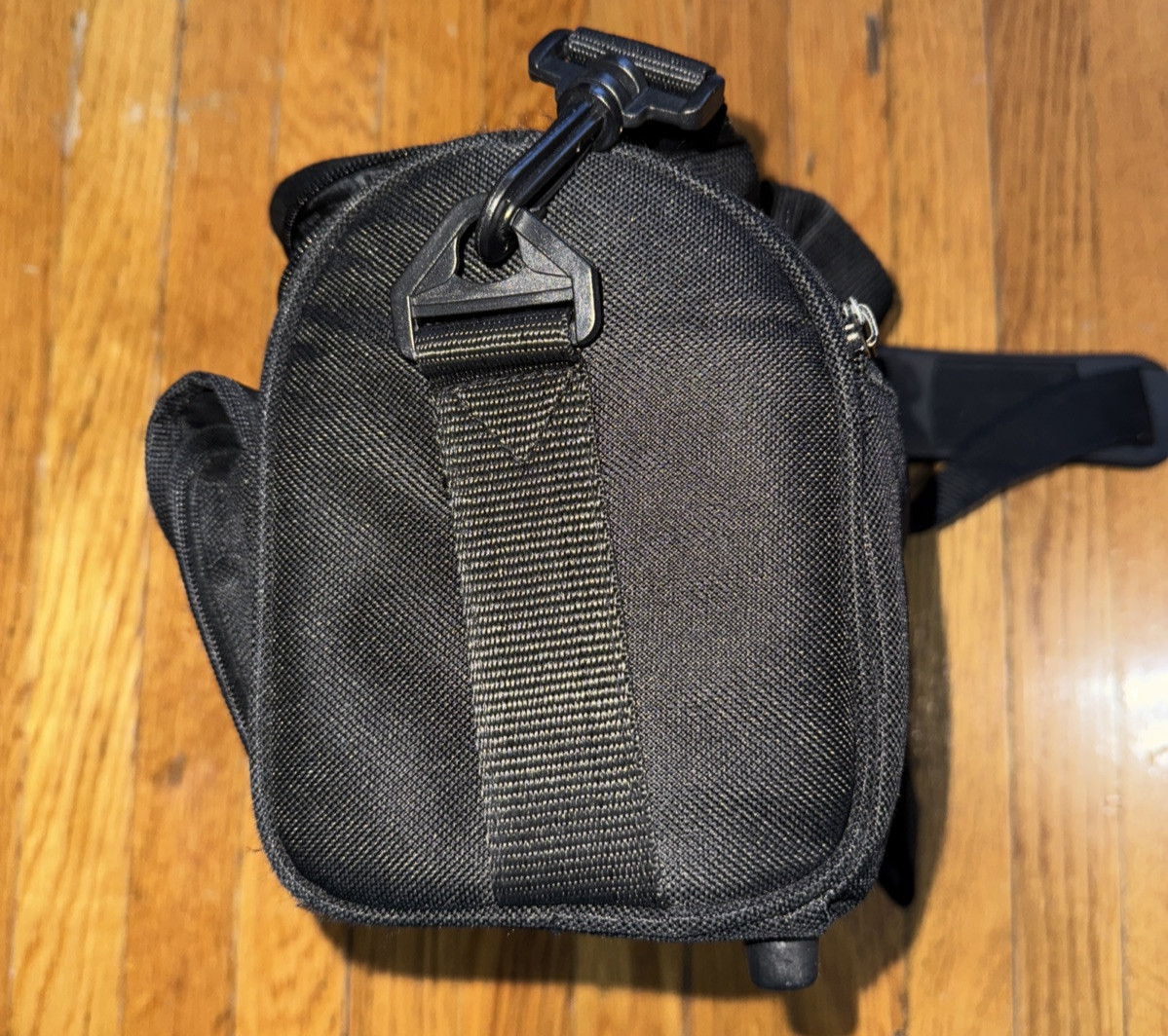 Courier Series Camera Case Size: Medium (5.5" H x 7" W x 5" D)