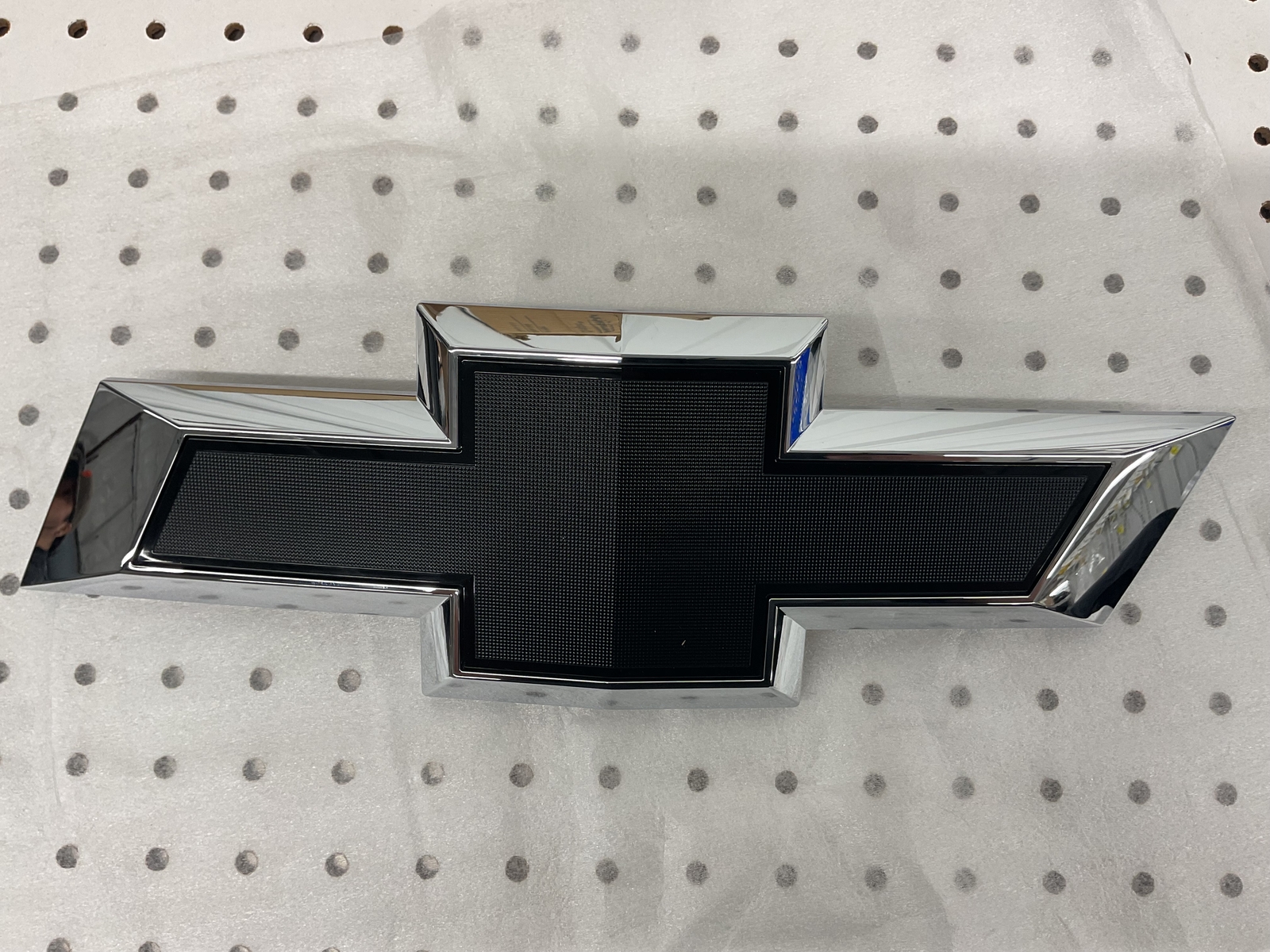 2022-2025 SILVERADO 1500 BLACK "BOWTIE" GRILLE EMBLEM NEW GM # 84890249