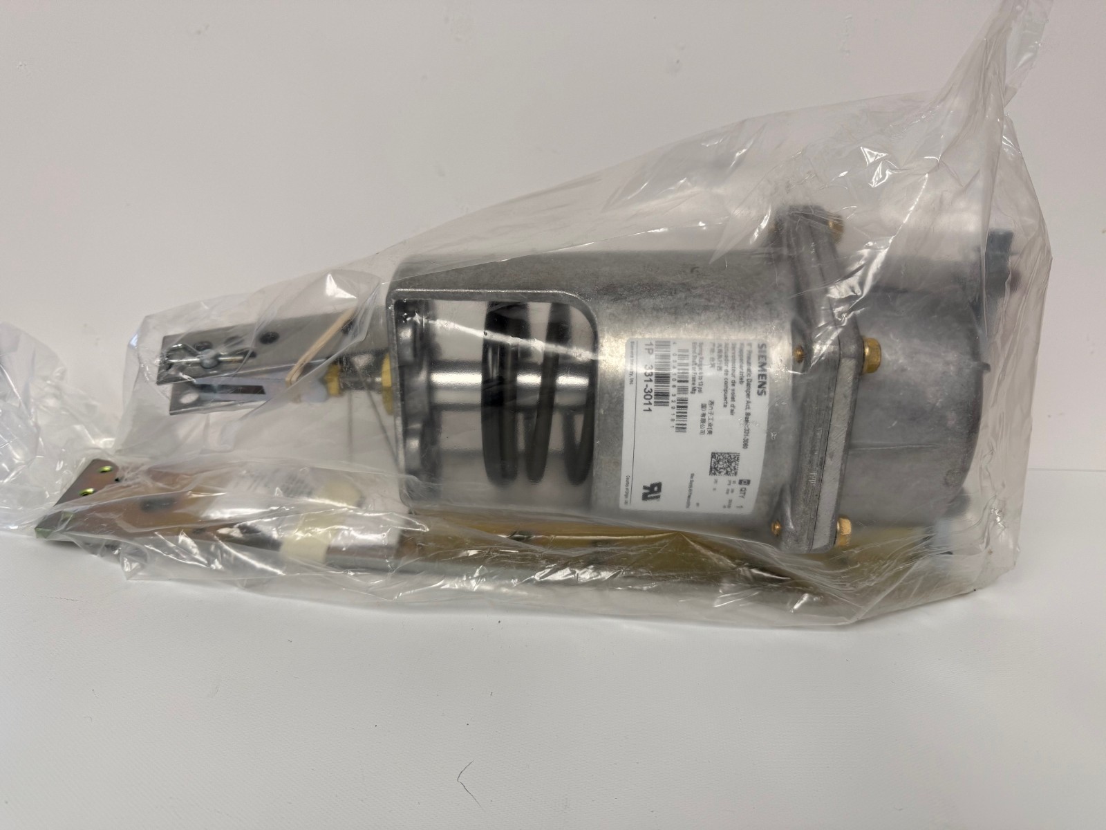 SIEMENS 331-3011 NO 6 PNEUMATIC DAMPER ACTUATOR  4" STOKE 3-13 PSI PIVOT NEW