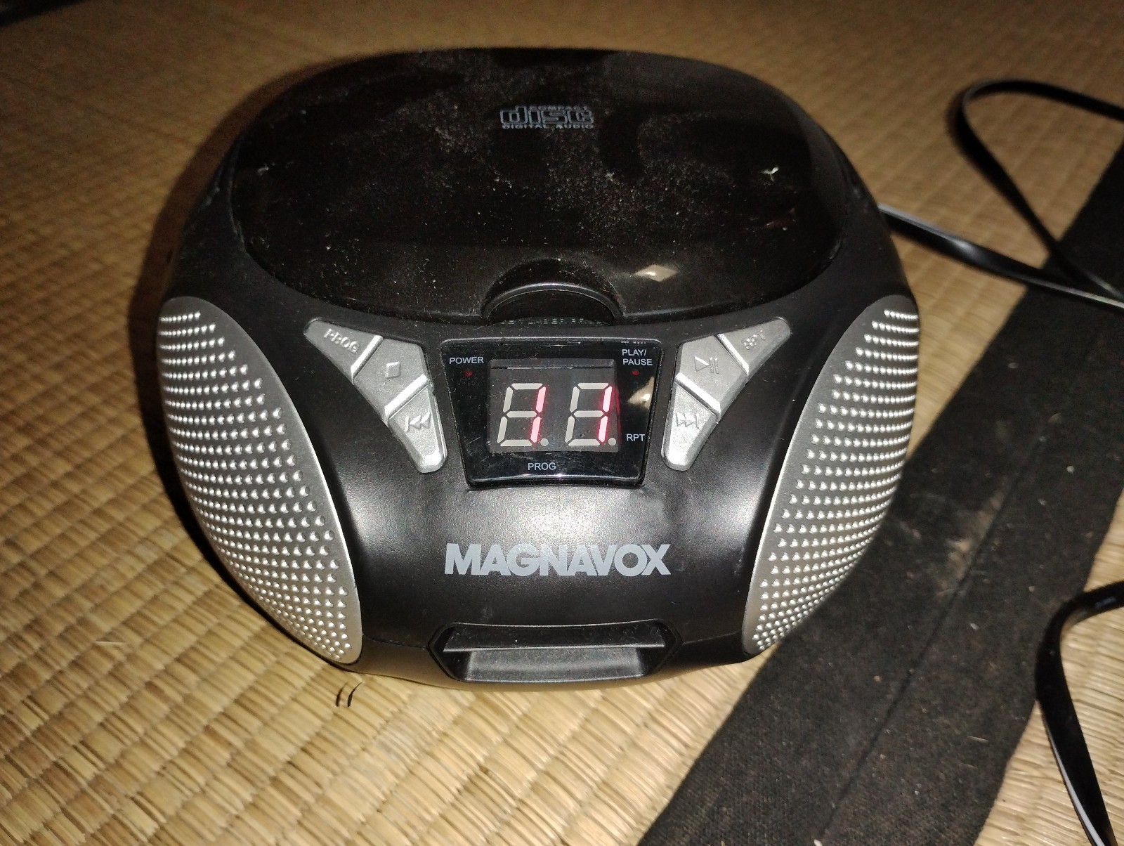 Magnavox MD6924 Portable Top Loading CD Boombox + AM/FM Stereo Radio+Bluetooth??