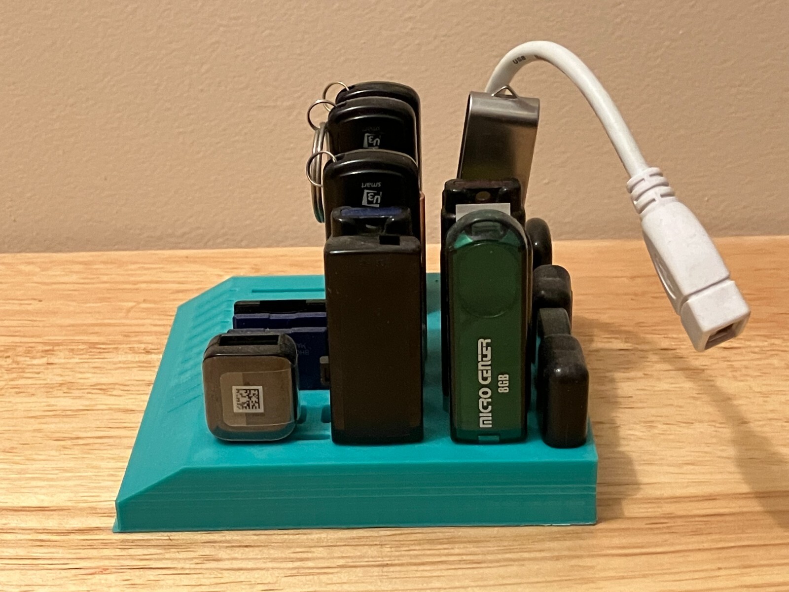 New 3D Printed Meta Green USB, USB-C, SD, MicroSD Holder