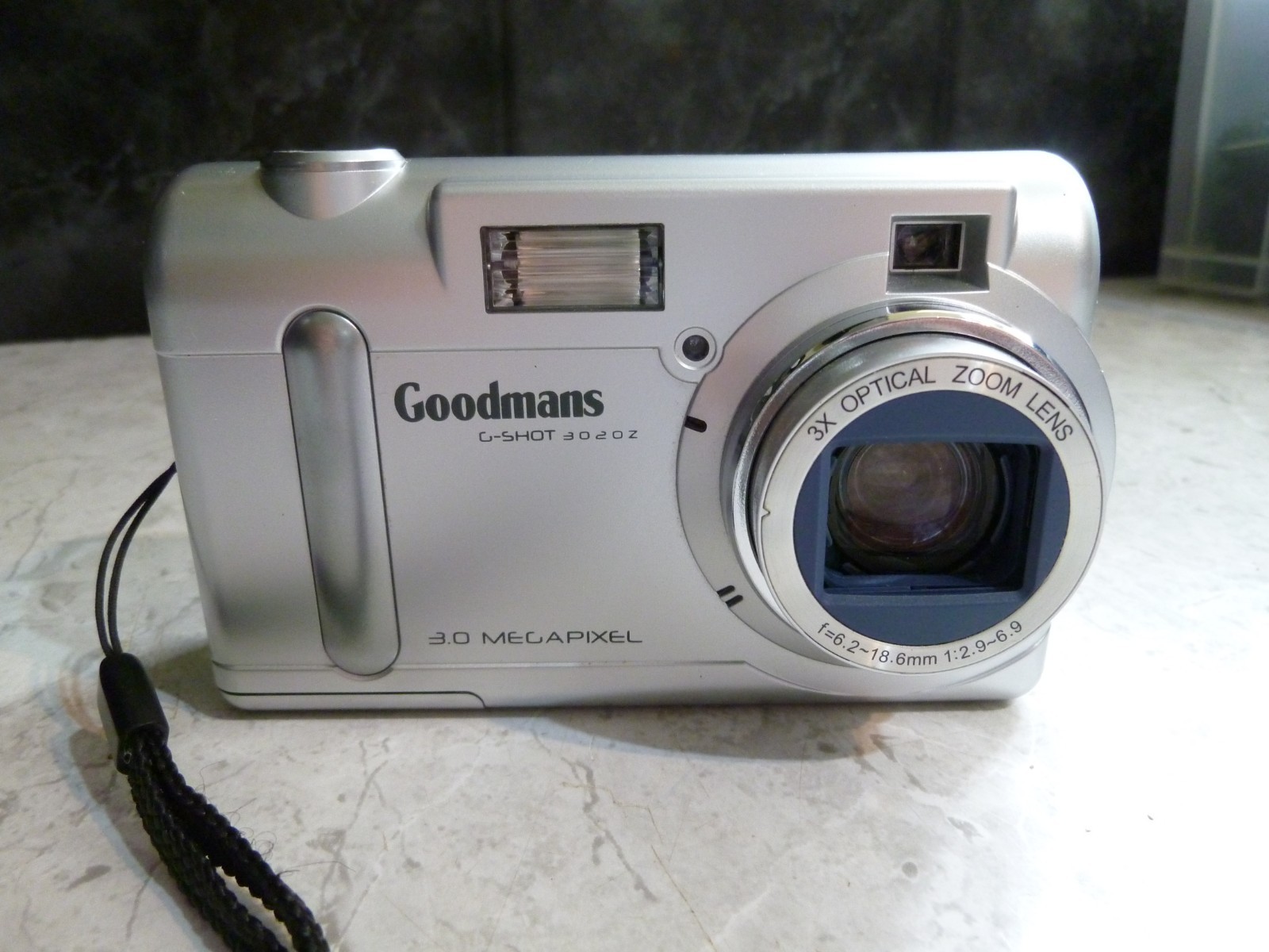 GOODMANS G-SHOT 3020Z 3MP AND CASE DIGITAL CAMERA WORKING VGC