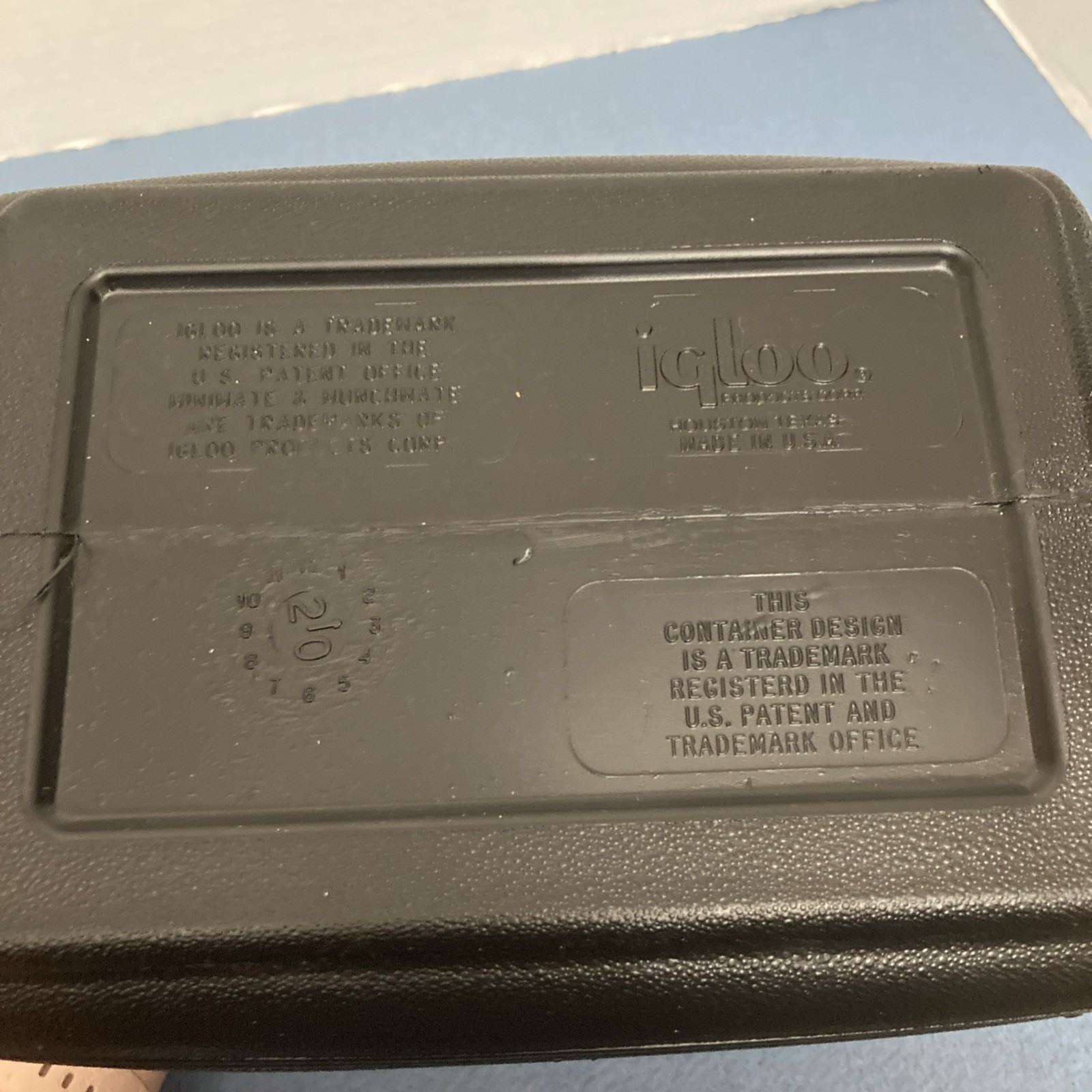 Igloo Playmate Mini Cooler 4 Quart 6 Can Black/White Push Button Lunchbox Design