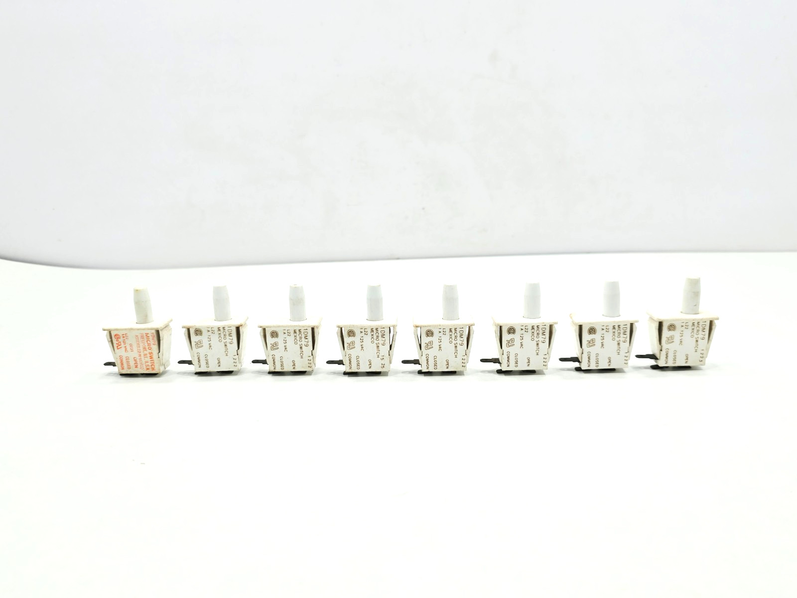 HONEYWELL 1DM79 MICRO SWITCH LOT OF 8