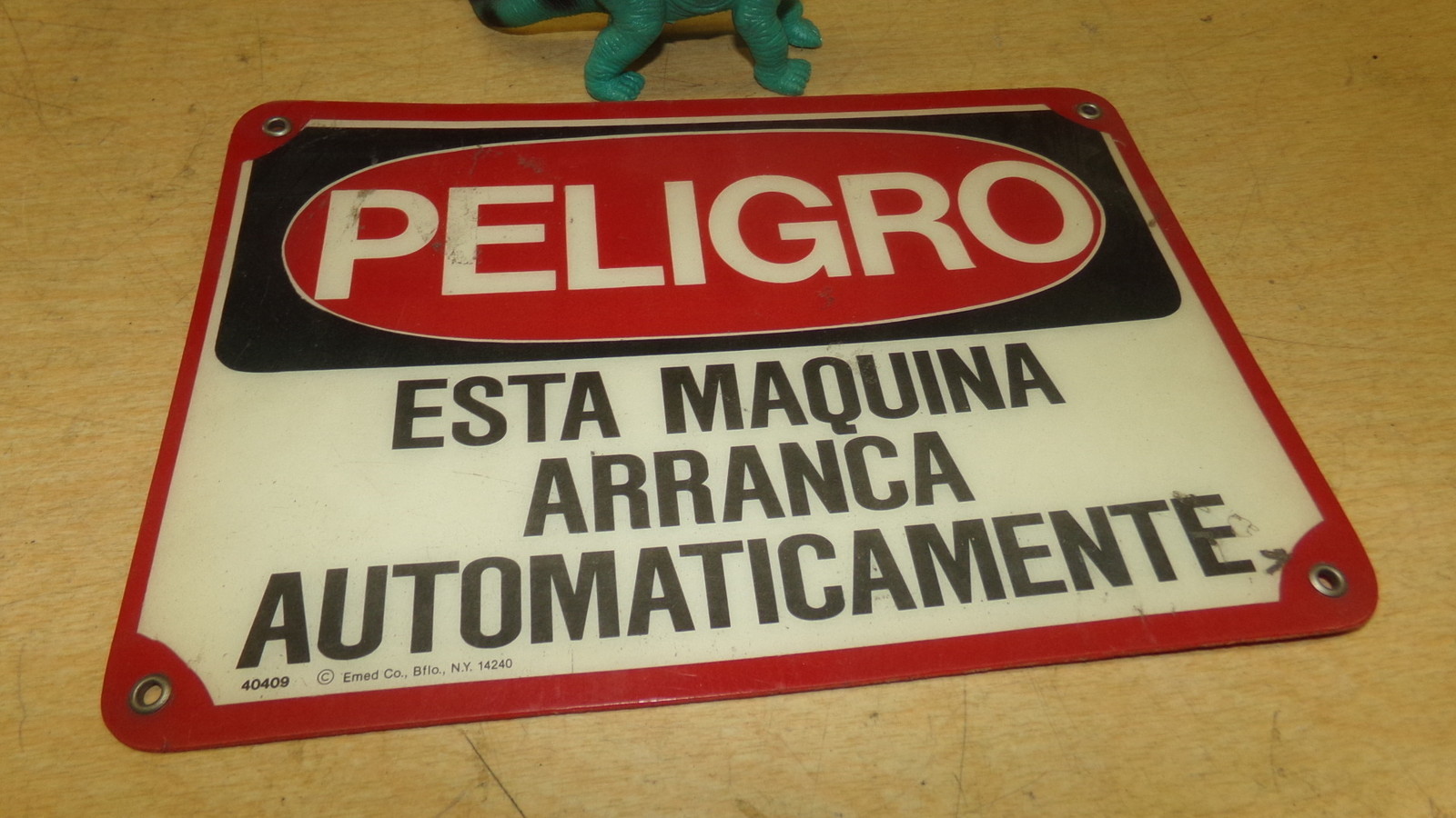 "Esta Maquina Arranca Automaticamente" Sign 40409