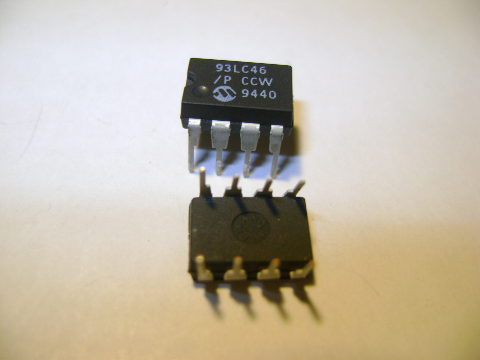 2 PCS. NEW 93LC46 INTEGRATED CHIPS DR1