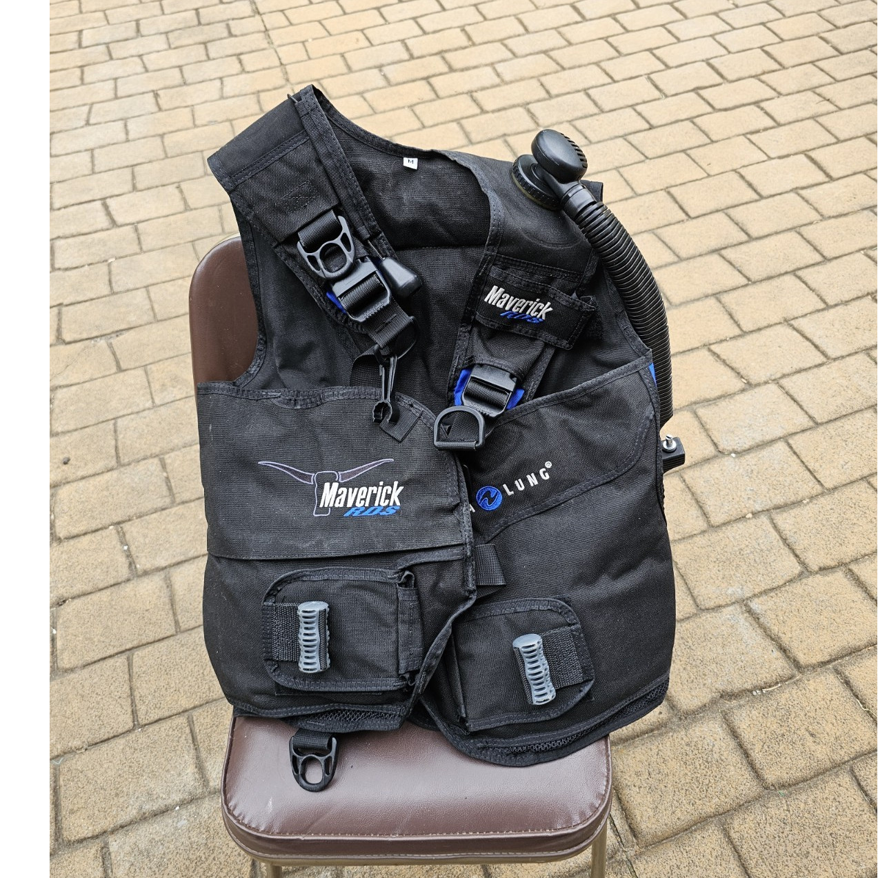 Aqua Lung Maverick Buoyancy Compensator Vest Medium Black Blue Scuba Diving