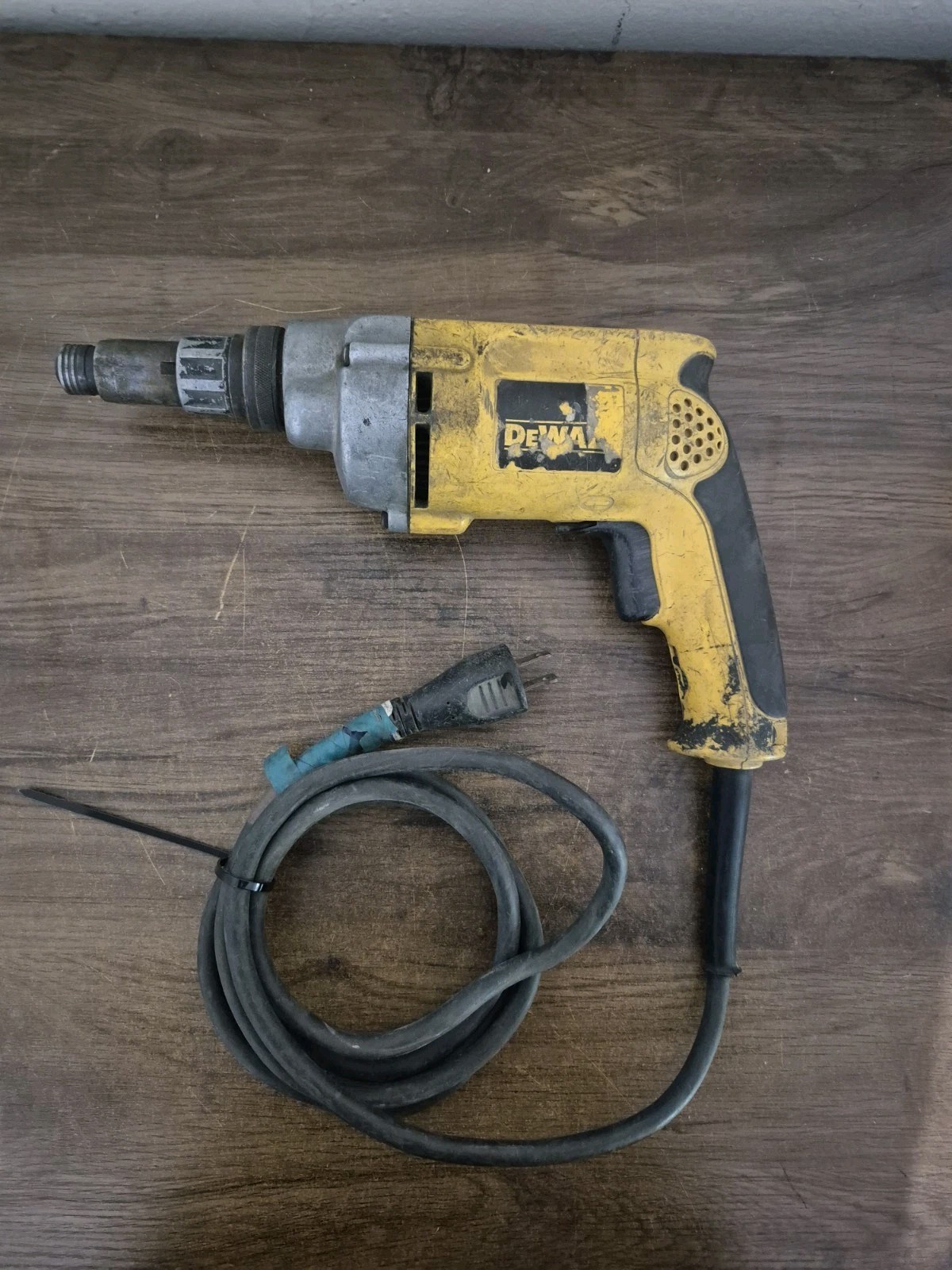 DeWalt DW268 Corded Variable Speed Reversing Versa-Clutch Screwdriver