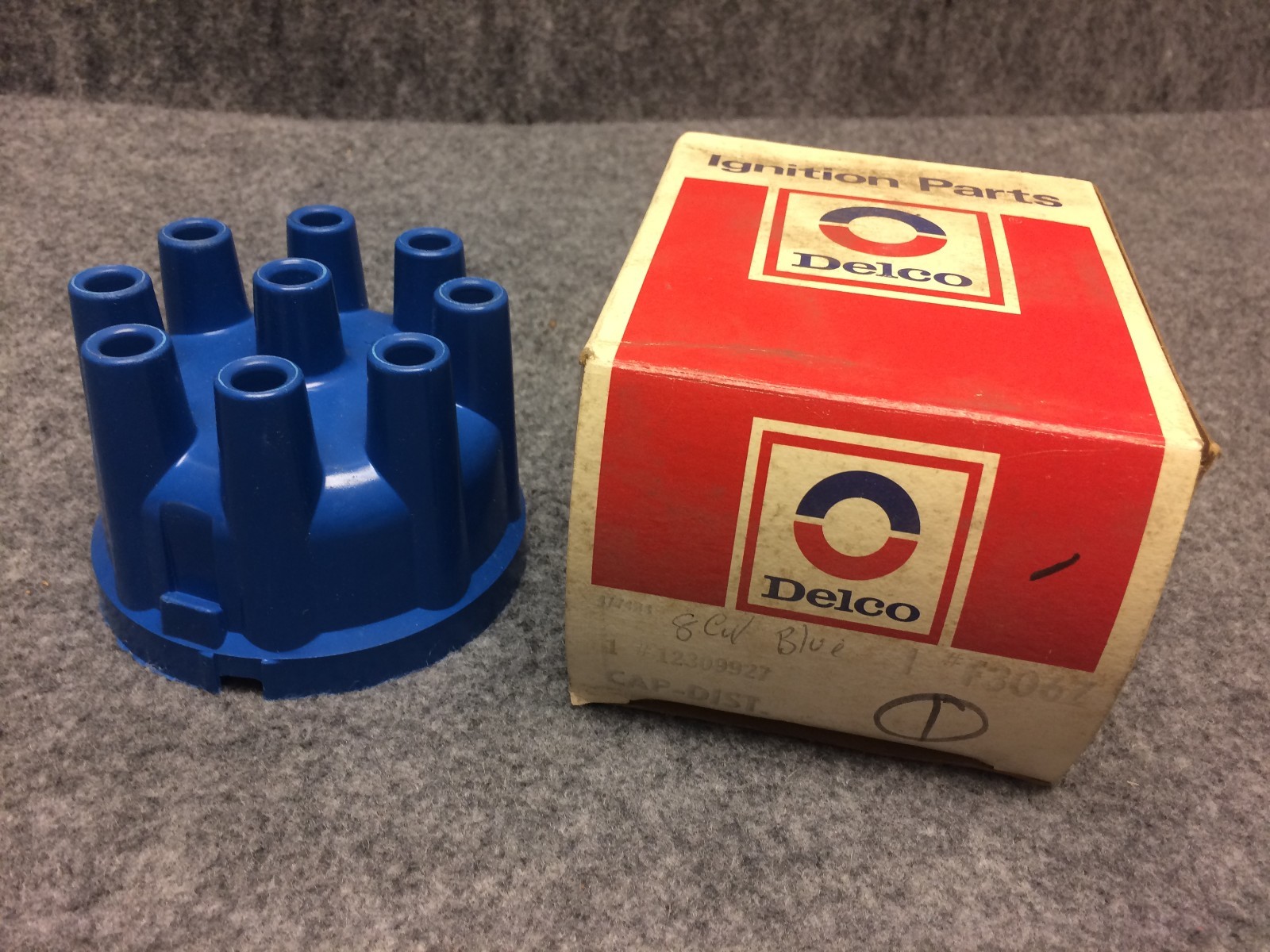Delco Ford Distributor Cap F306Z 12309927 NOS New Old Stock 32076