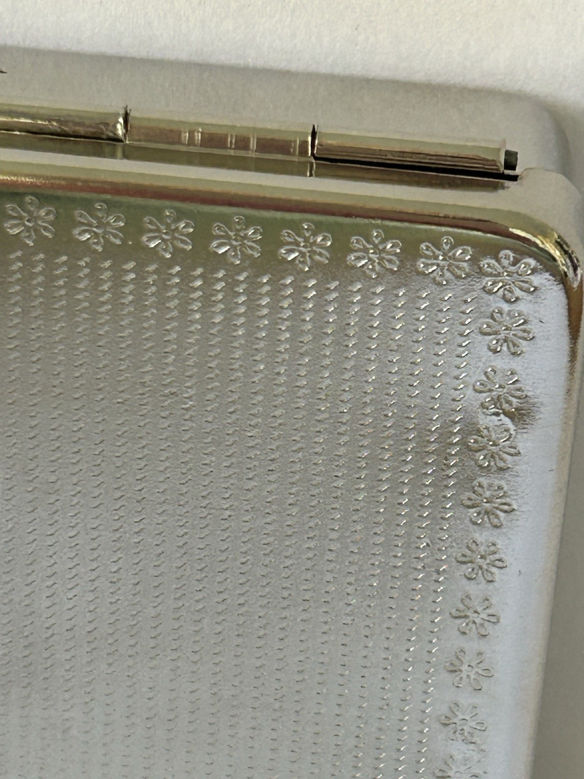 Automatic Tobacco Rolling Box Chrome Dotted Design