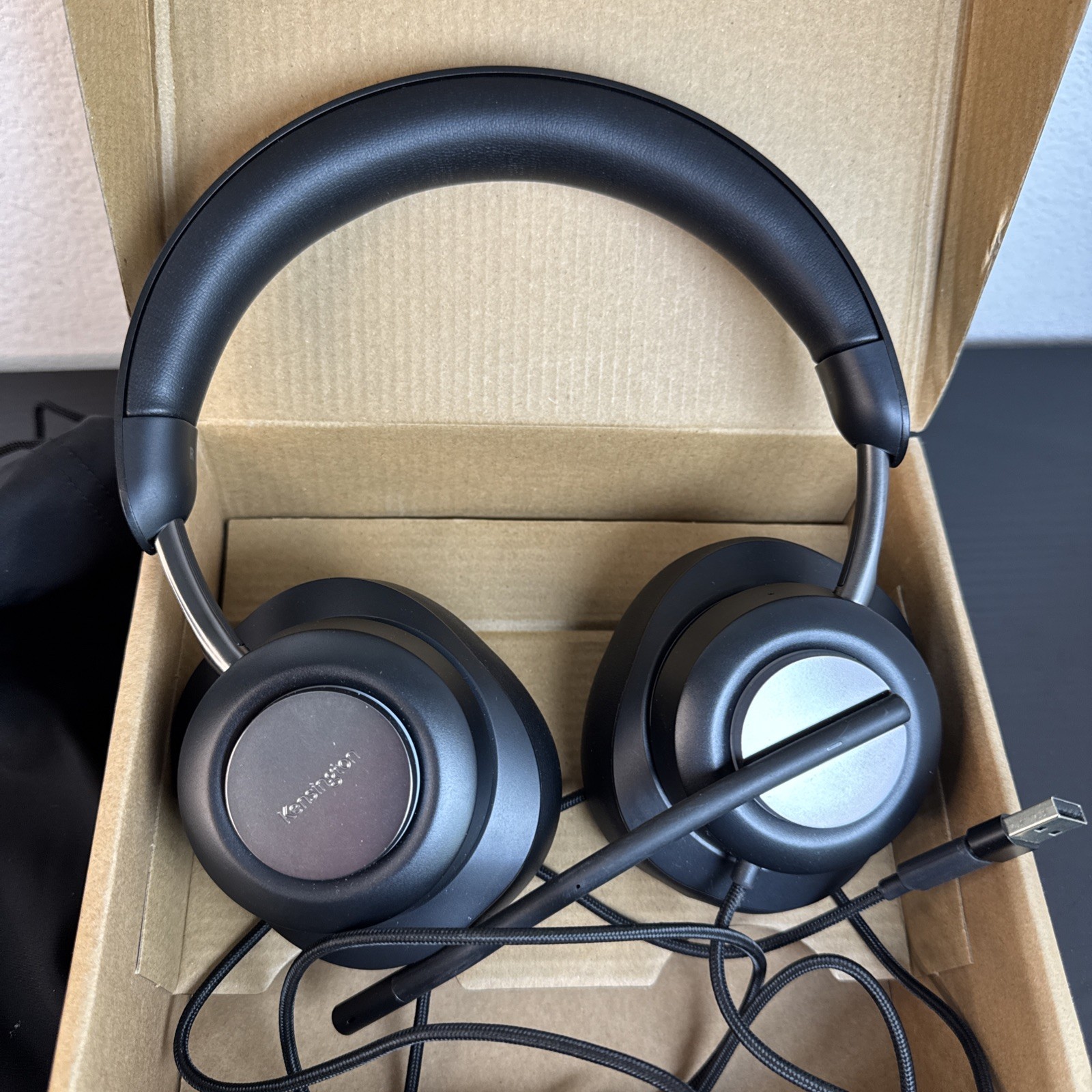 Kensington H2000 USB-C Over-Ear Headset (k83451ww) ( Right Side Not Working)