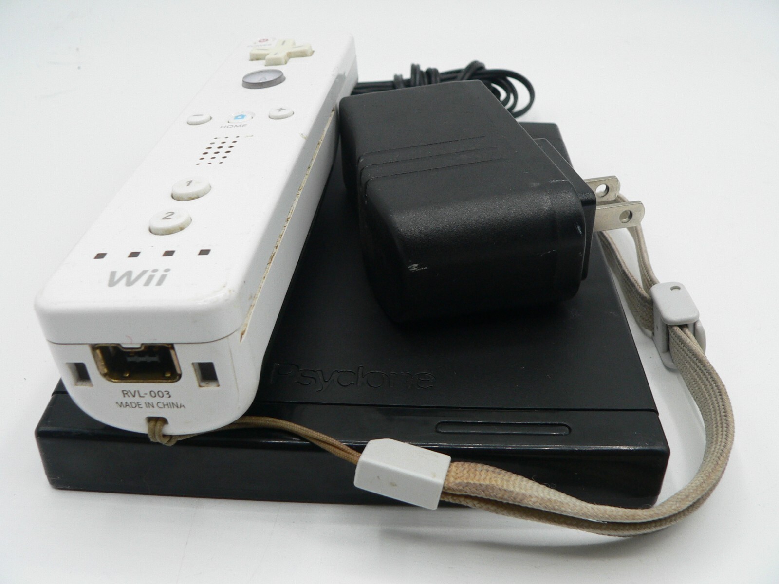 Psyclone Charging Station with Wii Controller, battery and Cord Tested Working