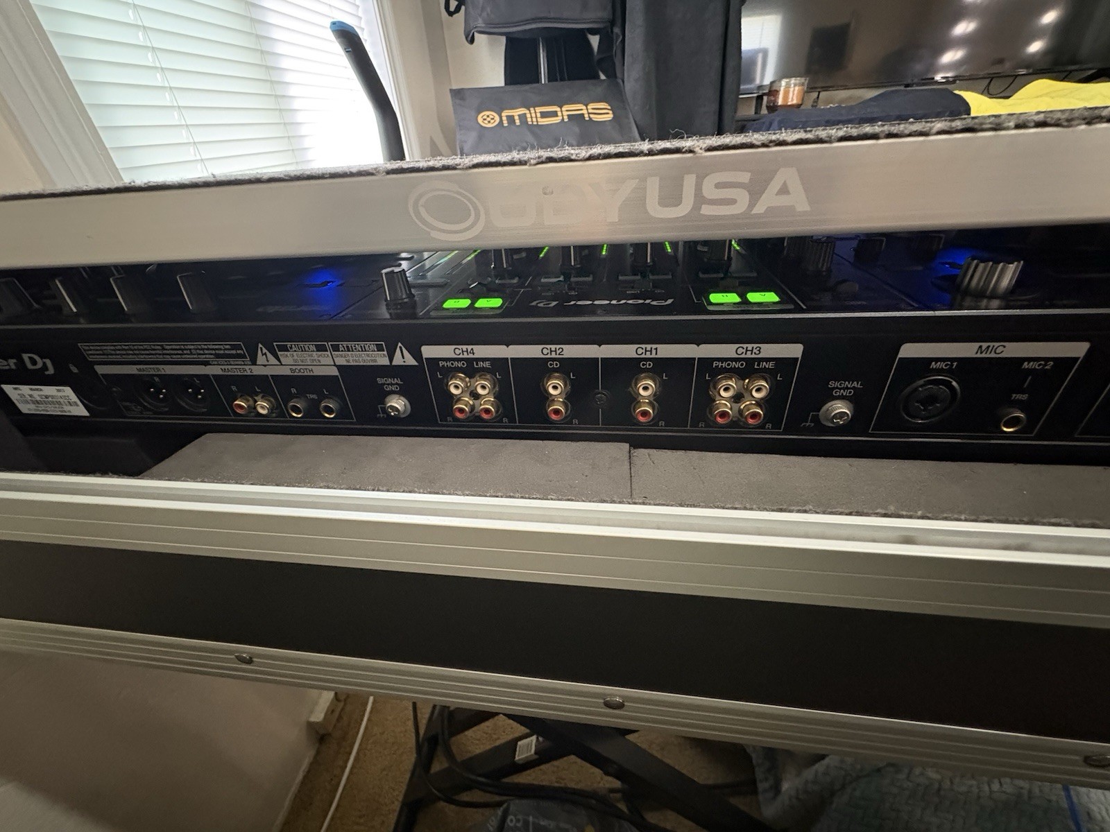 Pioneer DJ DDJ-SZ2 Pro DJ Controller w/ Odyssey Flight Case Bundle-Excellent