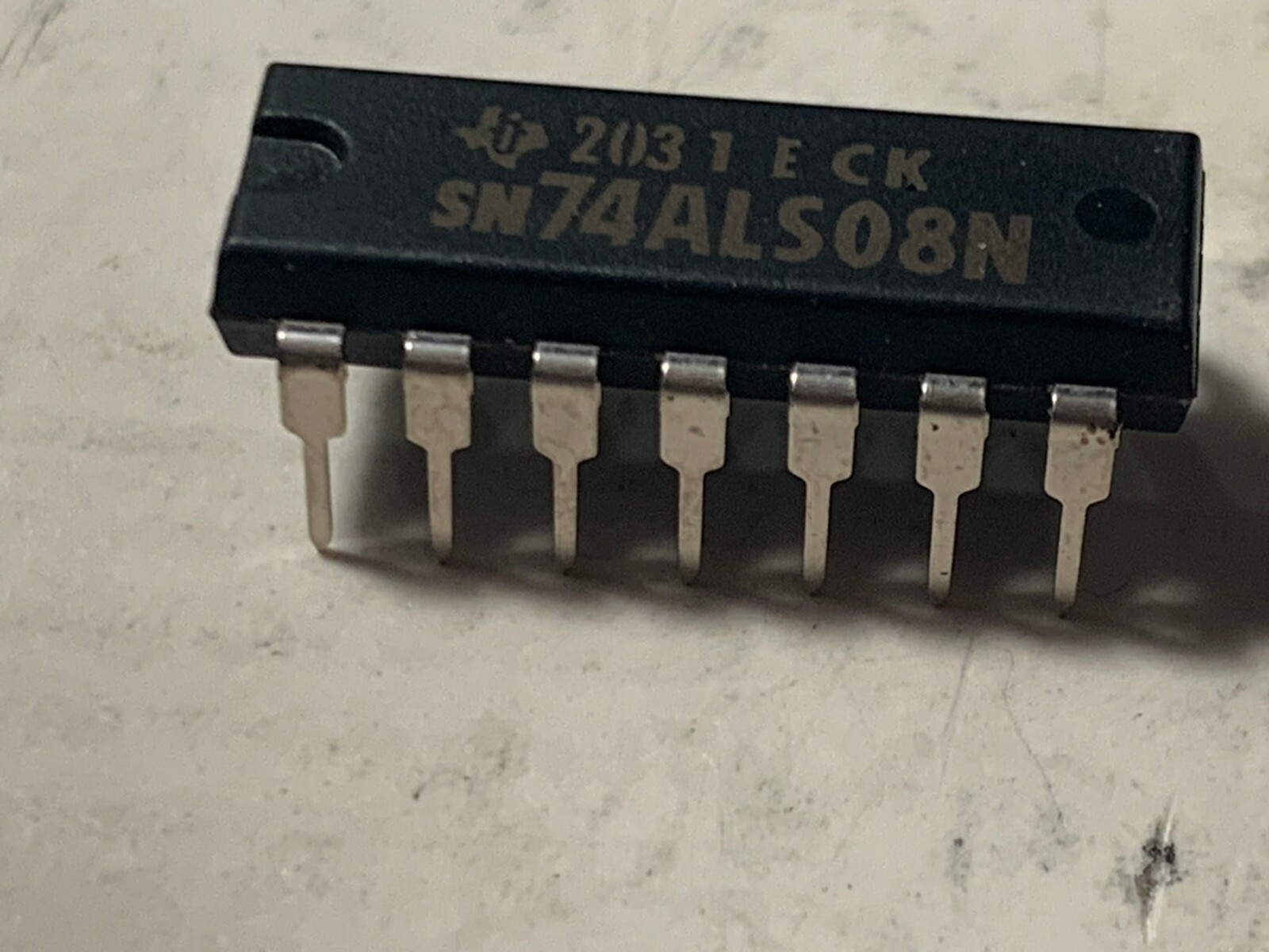 5 PCS TEXAS INSTRUMENTS SN74ALS08N QUADRUPLE 2-INPUT POSITIVE-AND GATES PDIP-14