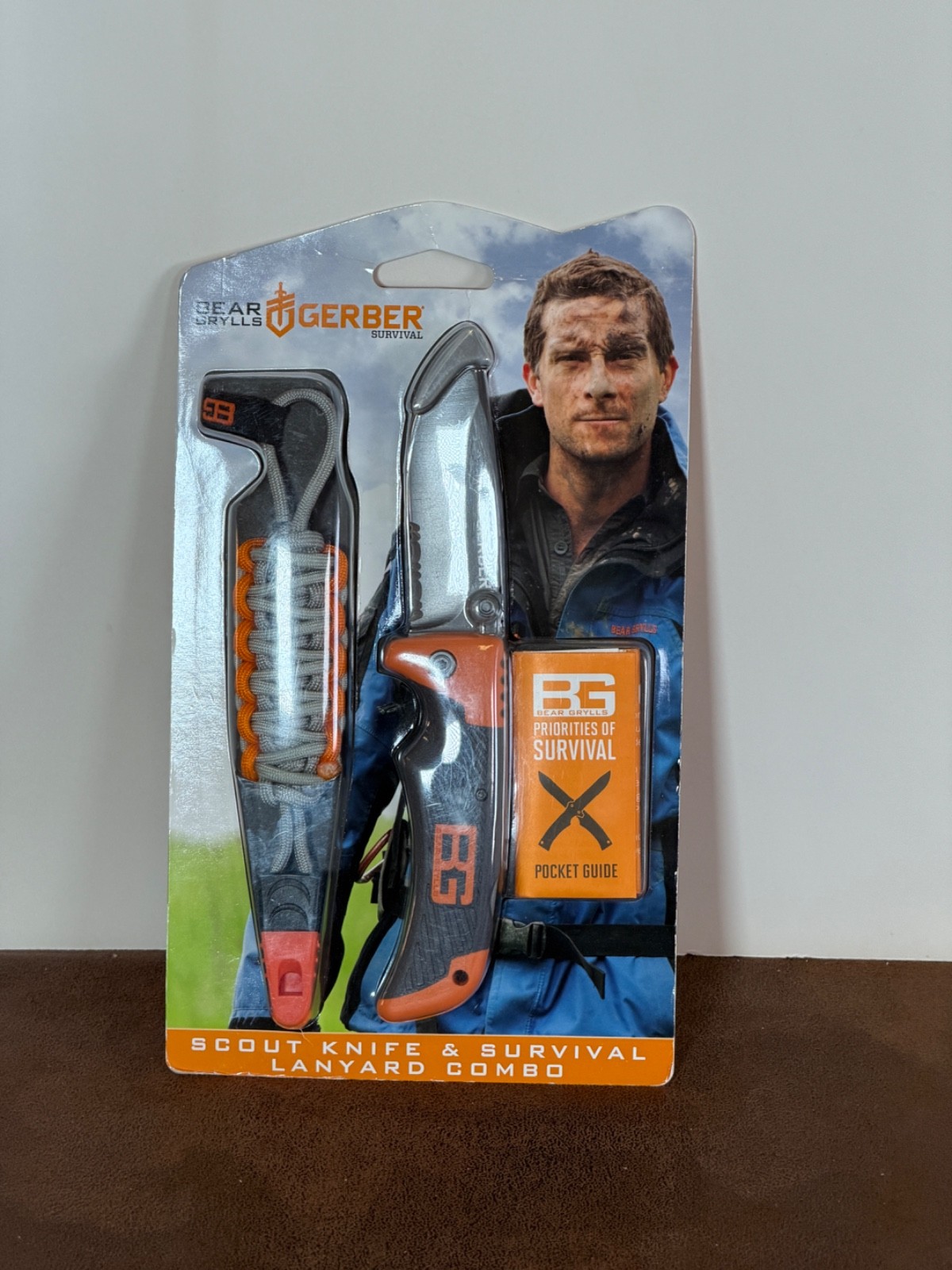 GREBER BEAR GRYLLS KNIFE SURVIVAL LANYARD COMBO IT HAS 6' PARACORD AND WHISTLE