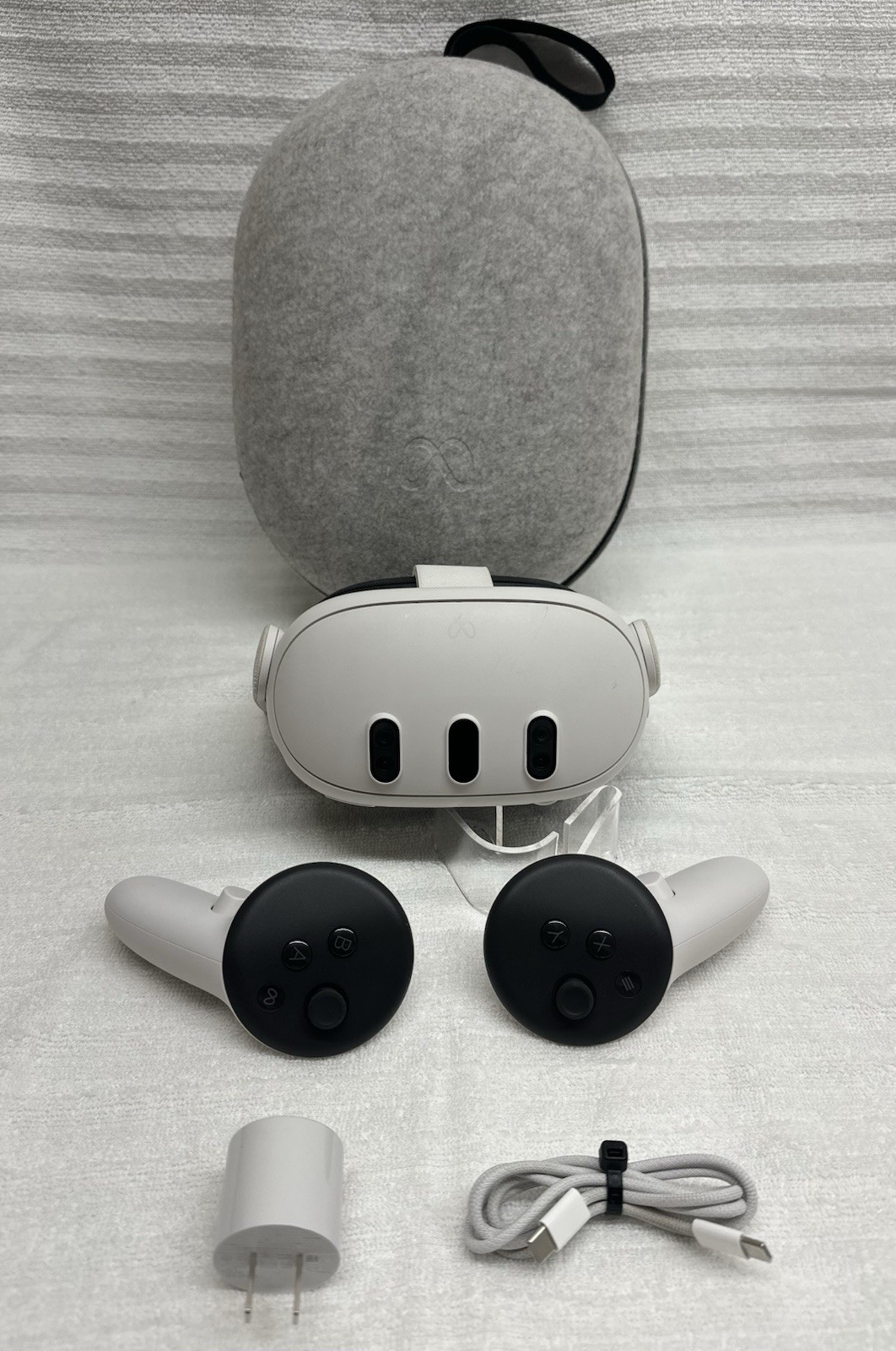 Meta Quest 3 128GB VR Headset w/ Case ***READ***