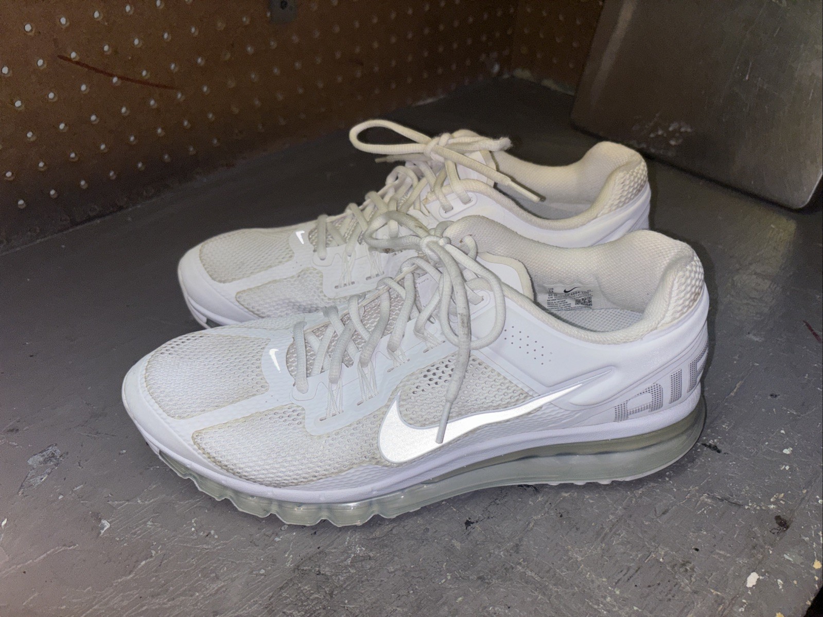 Men’s Nike Air Max Size 13 White/Metallic Silver