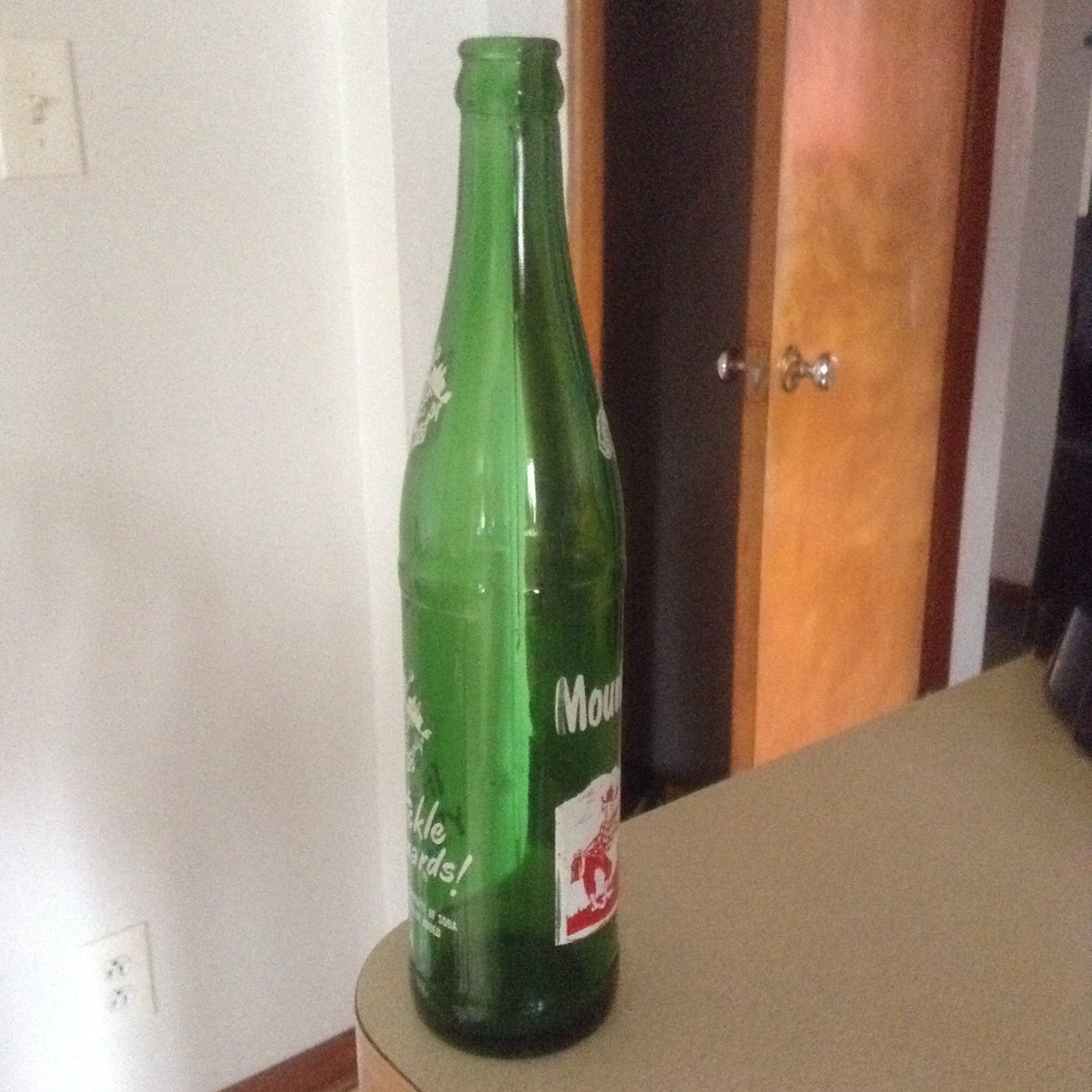 Very Good +, Early Mountain Dew Hillbilly Soda Bottle 16 Oz. 1 Pint 1965- Rare!