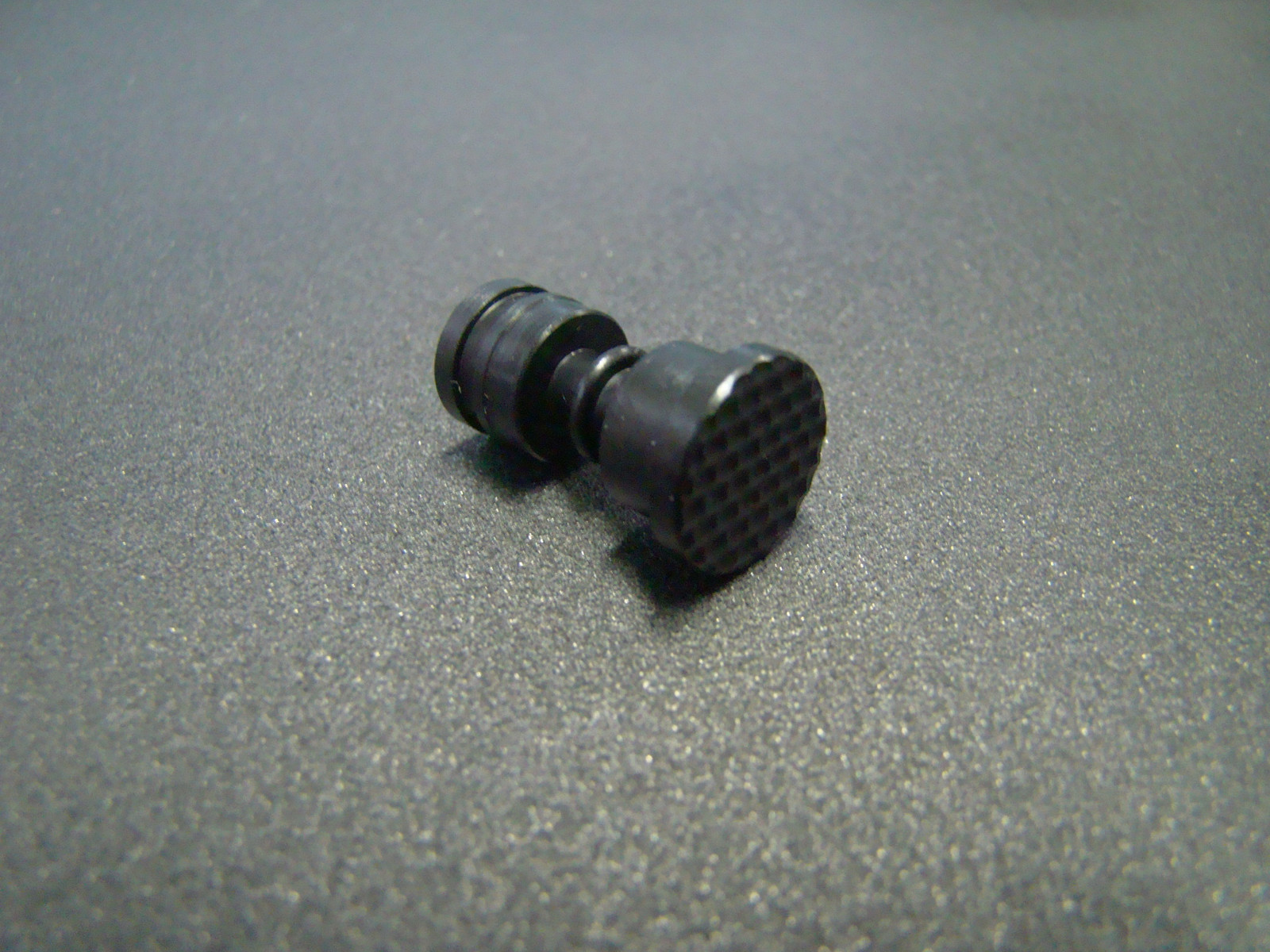 Remington 870 , 1100 , 1187 Extended Safety Black oxide Honey comb pattern