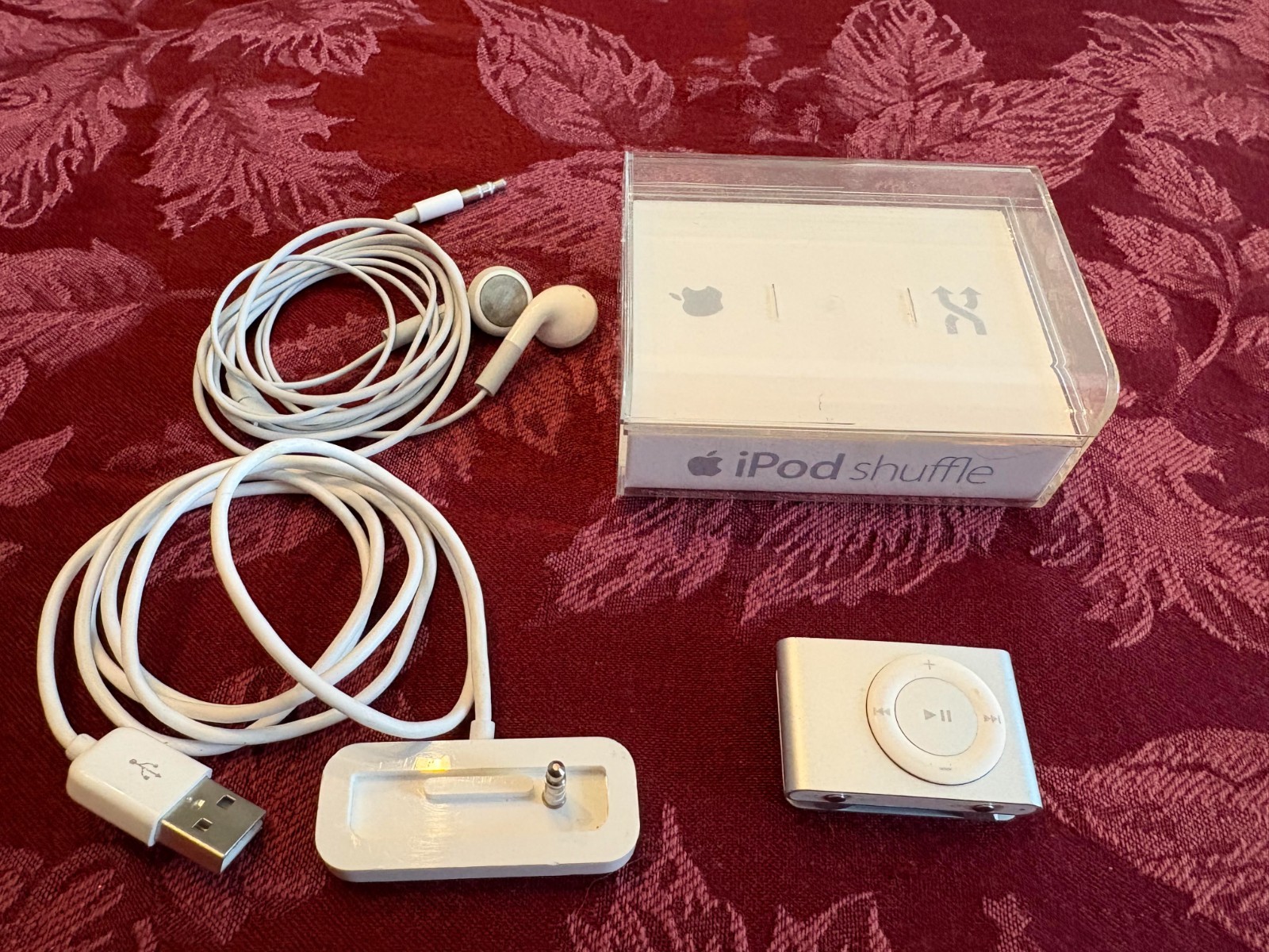 Apple iPod shuffle 2nd Generation Silver (1 GB)