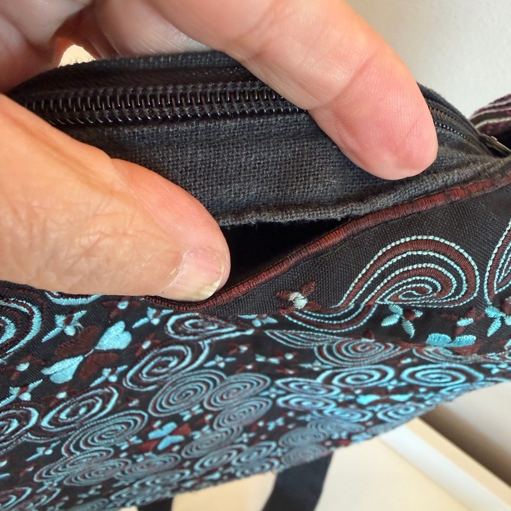 Elegant Black and Gray Patterned Shoulder Bag