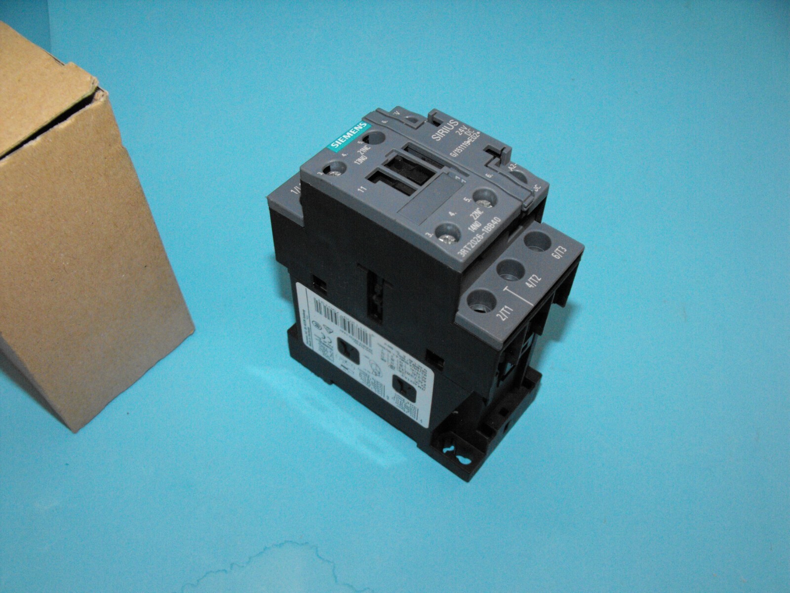 SIEMENS 3RT2026-1BB40.Contactor.11KW.24V.NEW