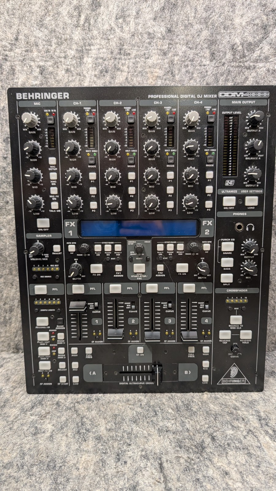 Behringer DDM4000 Digital DJ Mixer 4-Channel USB Tabletop Echo Reverb Filter