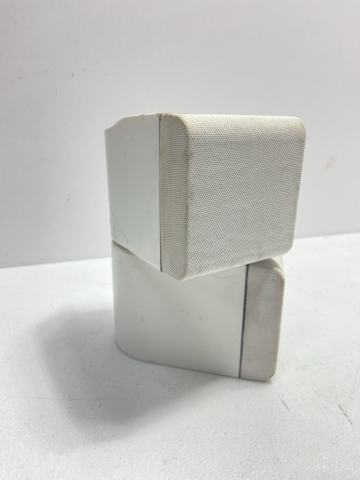 Bose Single Cube Surround Speakers Lifestyle Acoustimass White