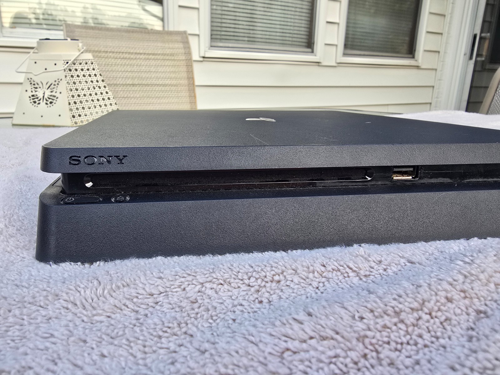 Sony PlayStation 4 Slim 1TB CUH-2215B Console w/ Cables & (1) Controller