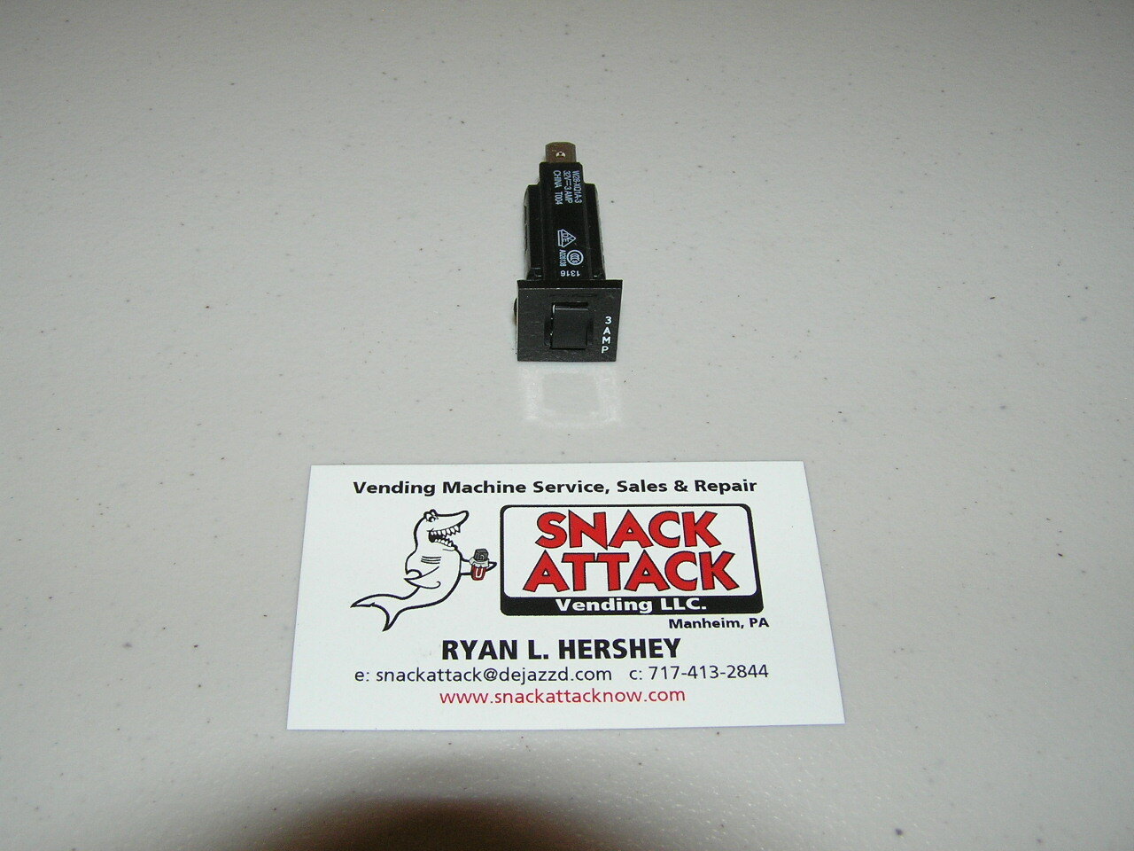 AP 6600, 7600 SNACK MACHINE MAIN JUNCTION BOX CIRCUIT BREAKER 3 AMP FUSE (Black)