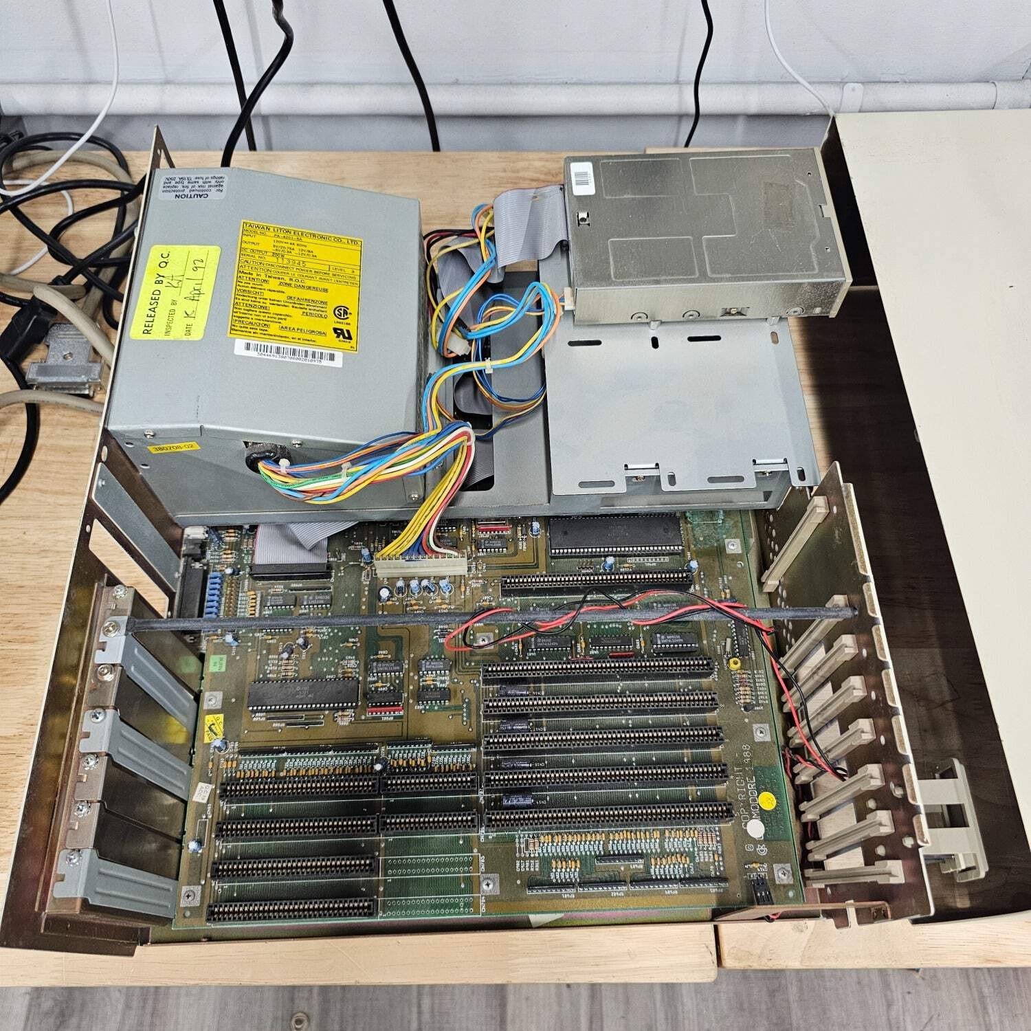 Commodore Amiga 2000HD Vintage Personal Computer A2000