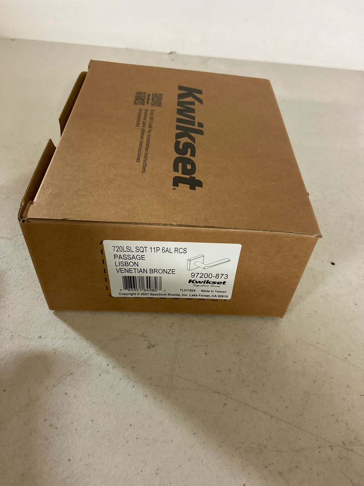 Kwikset 720LSLSQT-11P Lisbon Passage Door Lever, Square Rose, Venetian Bronze
