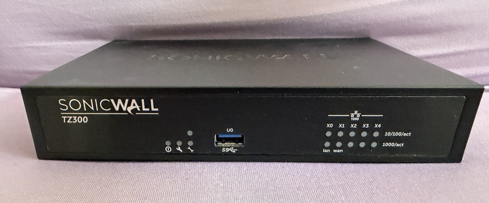 SonicWall TZ300 Firewall w/PowerSupply APL28-0B4 Registration transferable